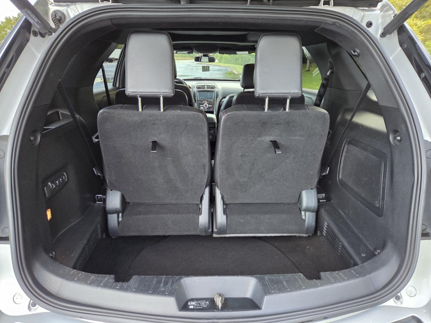 2018 SILVER /Black Ford Explorer Sport 4WD (1FM5K8GTXJG) with an 3.5L V6 DOHC 24V engine, 6A transmission, located at 1221 Madison St., Shelbyville, TN, 37160, (931) 680-9439, 0.000000, 0.000000 - Photo#3