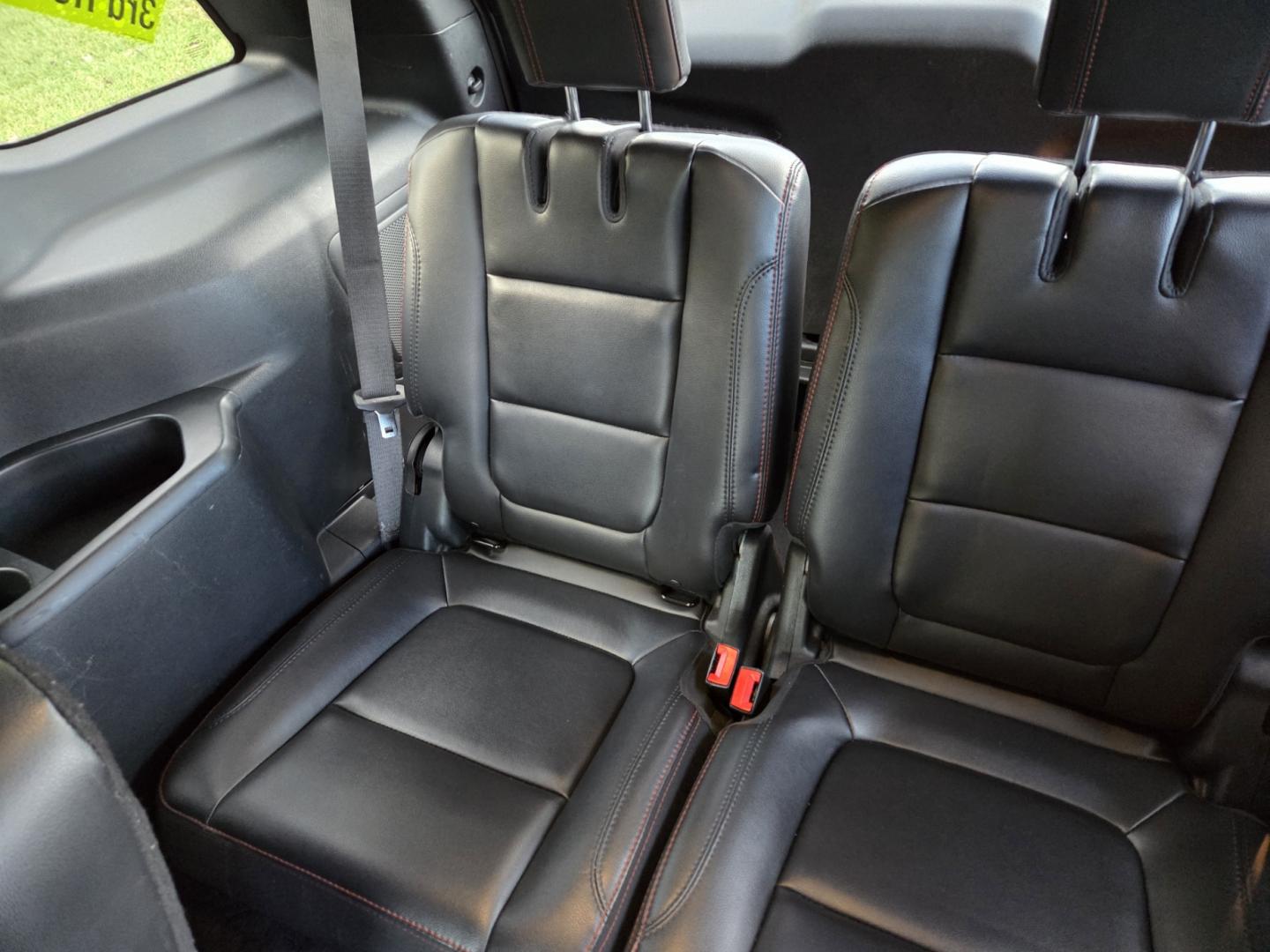 2018 SILVER /Black Ford Explorer Sport 4WD (1FM5K8GTXJG) with an 3.5L V6 DOHC 24V engine, 6A transmission, located at 1221 Madison St., Shelbyville, TN, 37160, (931) 680-9439, 0.000000, 0.000000 - Photo#4