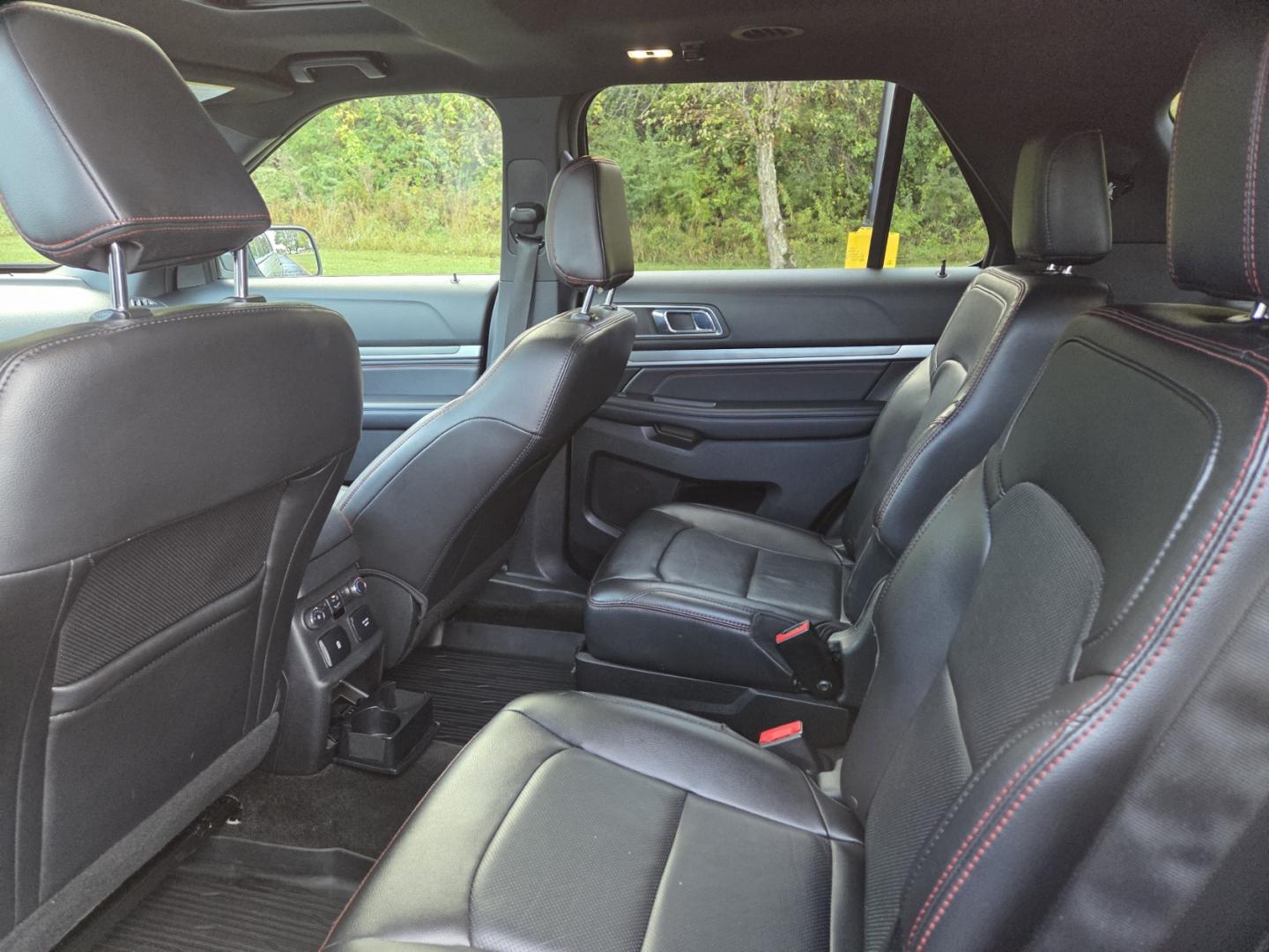 2018 SILVER /Black Ford Explorer Sport 4WD (1FM5K8GTXJG) with an 3.5L V6 DOHC 24V engine, 6A transmission, located at 1221 Madison St., Shelbyville, TN, 37160, (931) 680-9439, 0.000000, 0.000000 - Photo#5