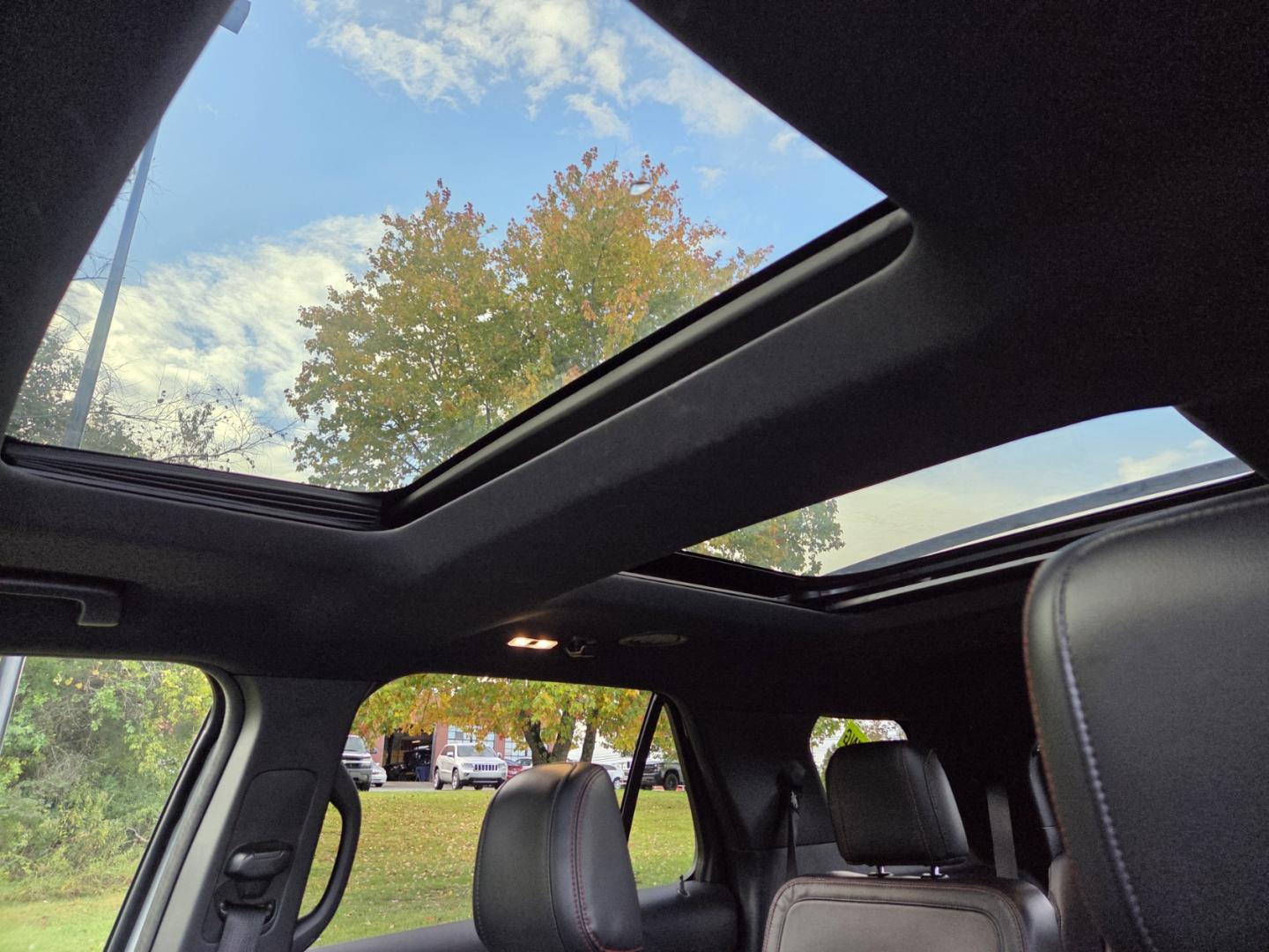 2018 SILVER /Black Ford Explorer Sport 4WD (1FM5K8GTXJG) with an 3.5L V6 DOHC 24V engine, 6A transmission, located at 1221 Madison St., Shelbyville, TN, 37160, (931) 680-9439, 0.000000, 0.000000 - Photo#7