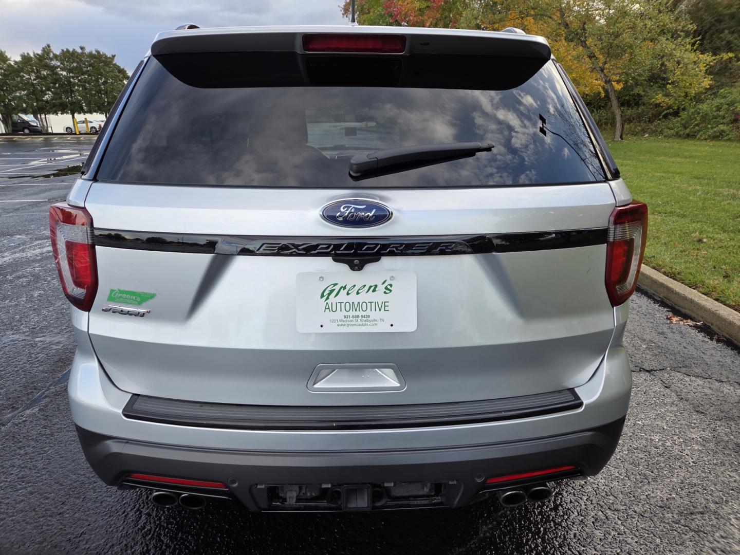 2018 SILVER /Black Ford Explorer Sport 4WD (1FM5K8GTXJG) with an 3.5L V6 DOHC 24V engine, 6A transmission, located at 1221 Madison St., Shelbyville, TN, 37160, (931) 680-9439, 0.000000, 0.000000 - Photo#2