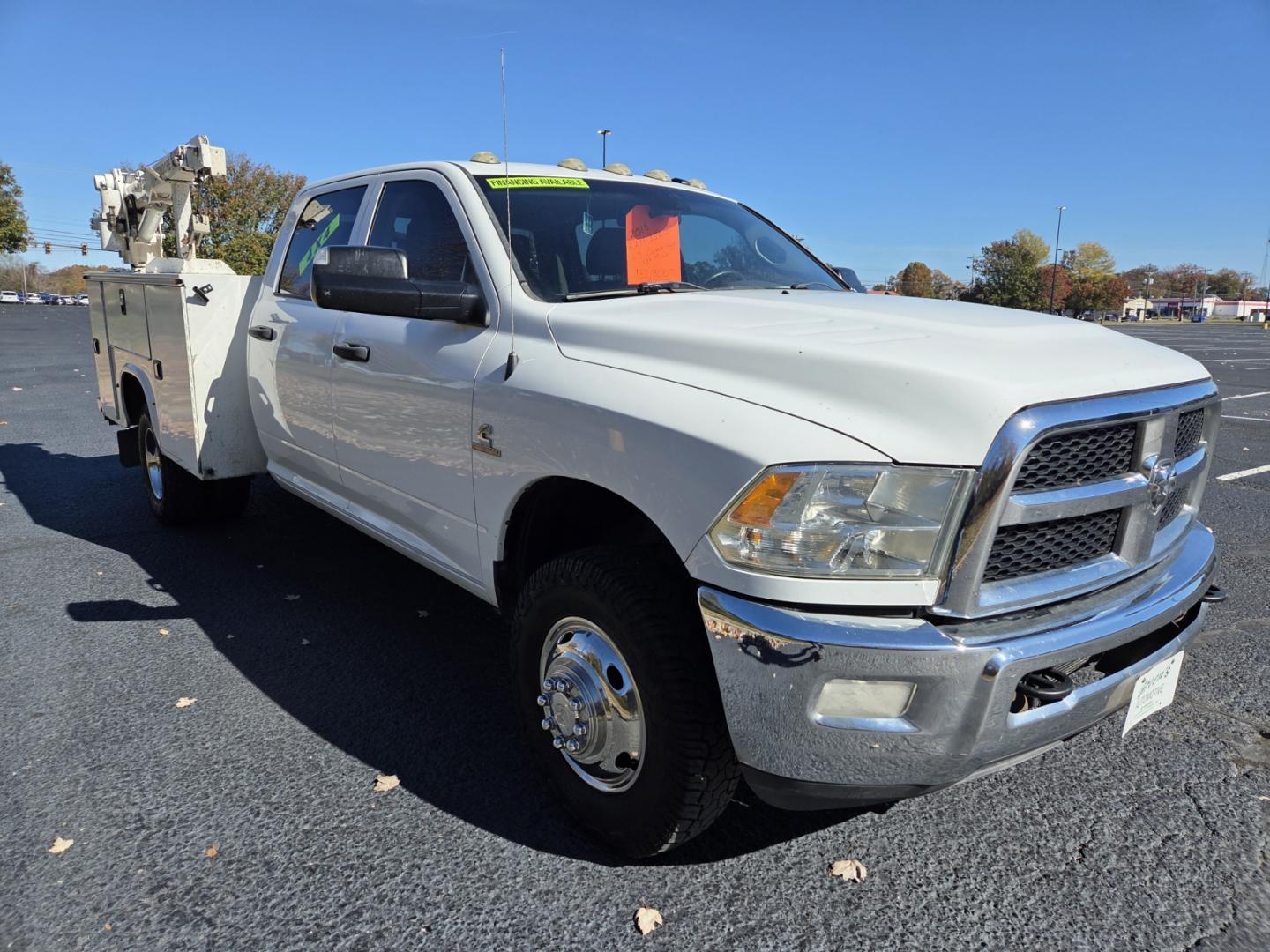 2015 WHITE /Gray RAM 3500 Crew Cab 4WD DRW (3C7WRTCL0FG) with an 6.7L L6 OHV 24V TURBO DIESEL engine, 6-Speed Automatic transmission, located at 1221 Madison St., Shelbyville, TN, 37160, (931) 680-9439, 0.000000, 0.000000 - Photo#1