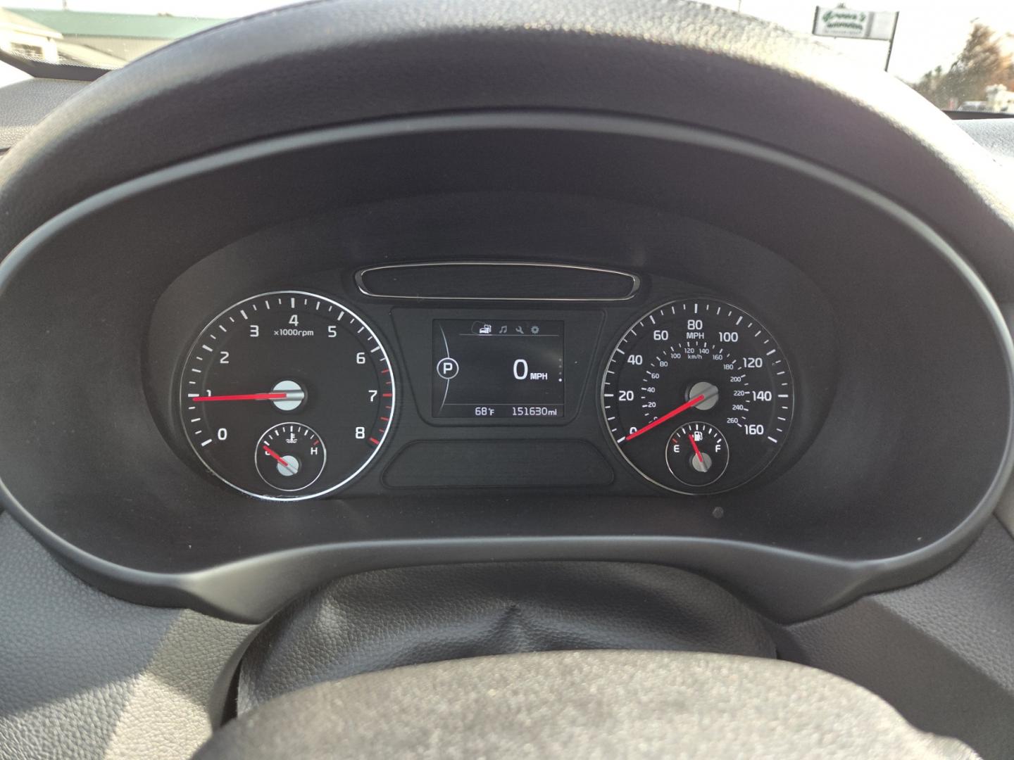 2016 Gray /Gray Kia Sorento LX 2WD (5XYPG4A34GG) with an 2.4L L4 DOHC 16V engine, 6-Speed Automatic transmission, located at 1221 Madison St., Shelbyville, TN, 37160, (931) 680-9439, 0.000000, 0.000000 - Photo#7