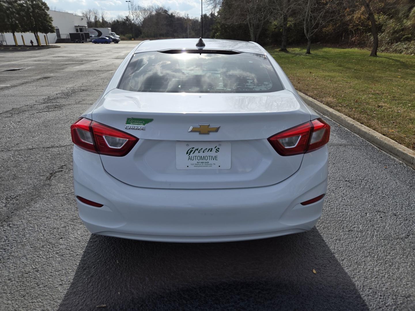 2019 WHITE /Gray Chevrolet Cruze LS Auto (1G1BC5SM3K7) with an 1.4L L4 DOHC 16V engine, 6A transmission, located at 1221 Madison St., Shelbyville, TN, 37160, (931) 680-9439, 0.000000, 0.000000 - Photo#2