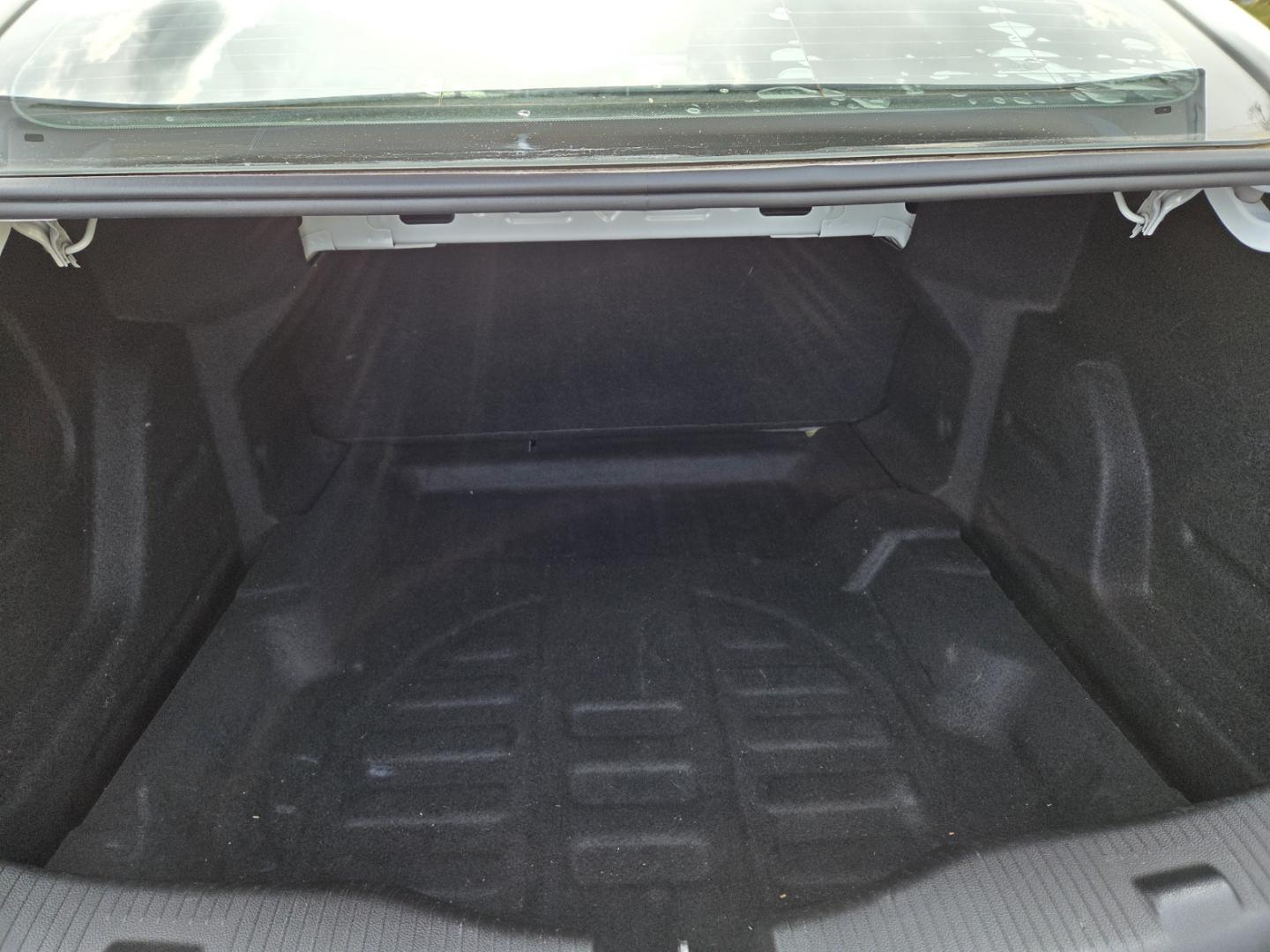 2019 WHITE /Gray Chevrolet Cruze LS Auto (1G1BC5SM3K7) with an 1.4L L4 DOHC 16V engine, 6A transmission, located at 1221 Madison St., Shelbyville, TN, 37160, (931) 680-9439, 0.000000, 0.000000 - Photo#3