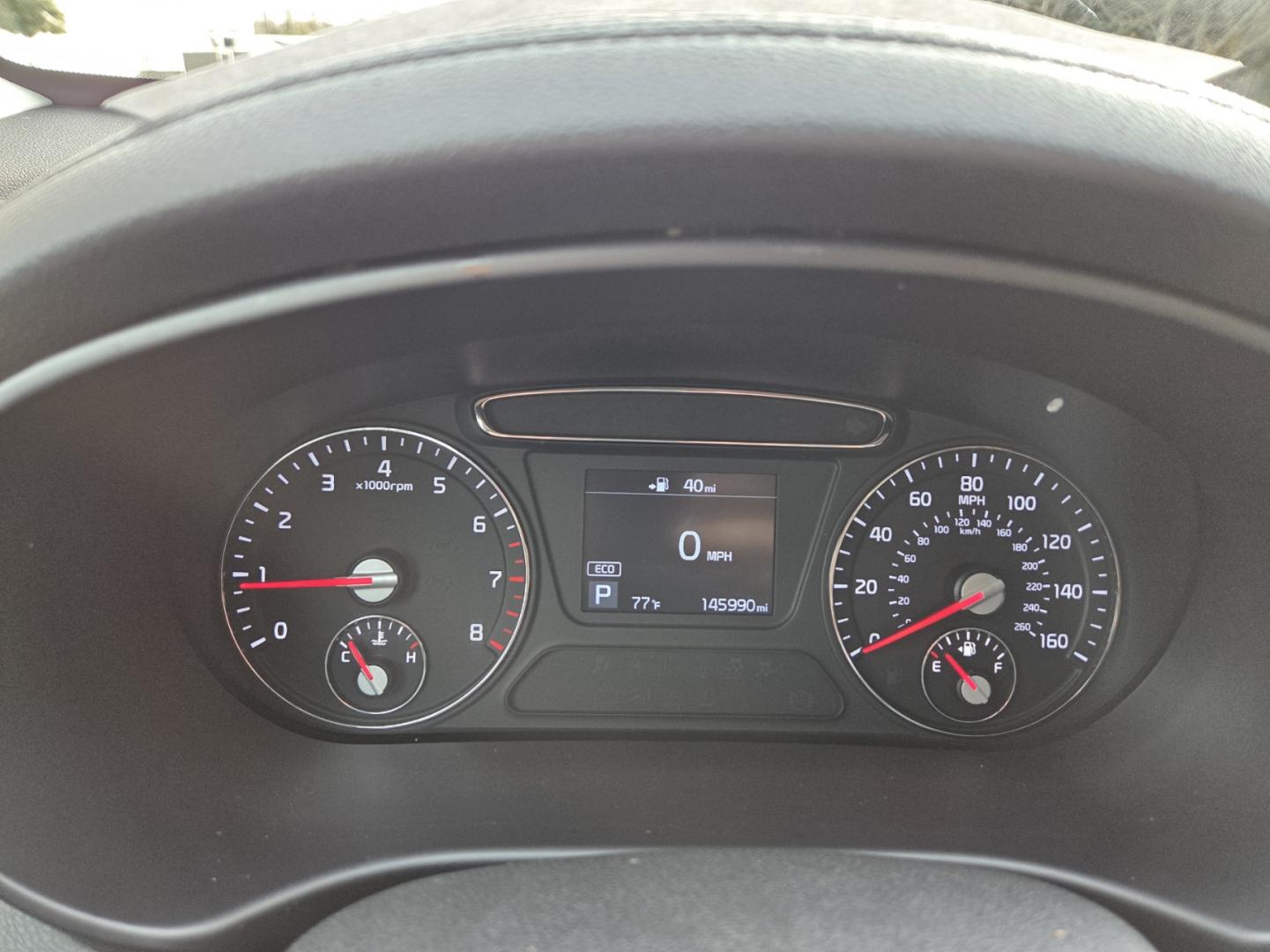 2019 WHITE /Gray Kia Sorento L 2WD (5XYPG4A34KG) with an 2.4L L4 DOHC 16V engine, 6A transmission, located at 1221 Madison St., Shelbyville, TN, 37160, (931) 680-9439, 0.000000, 0.000000 - Photo#8