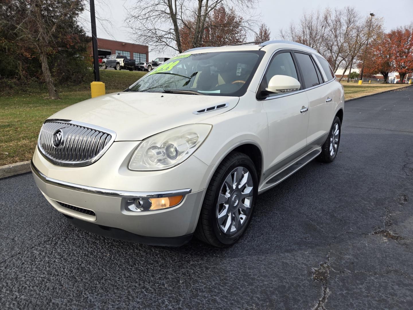 2011 WHITE /Beige Buick Enclave CXL-2 FWD (5GAKRCED5BJ) with an 3.6L V6 DOHC 24V engine, 6-Speed Automatic Overdrive transmission, located at 1221 Madison St., Shelbyville, TN, 37160, (931) 680-9439, 0.000000, 0.000000 - Photo#0