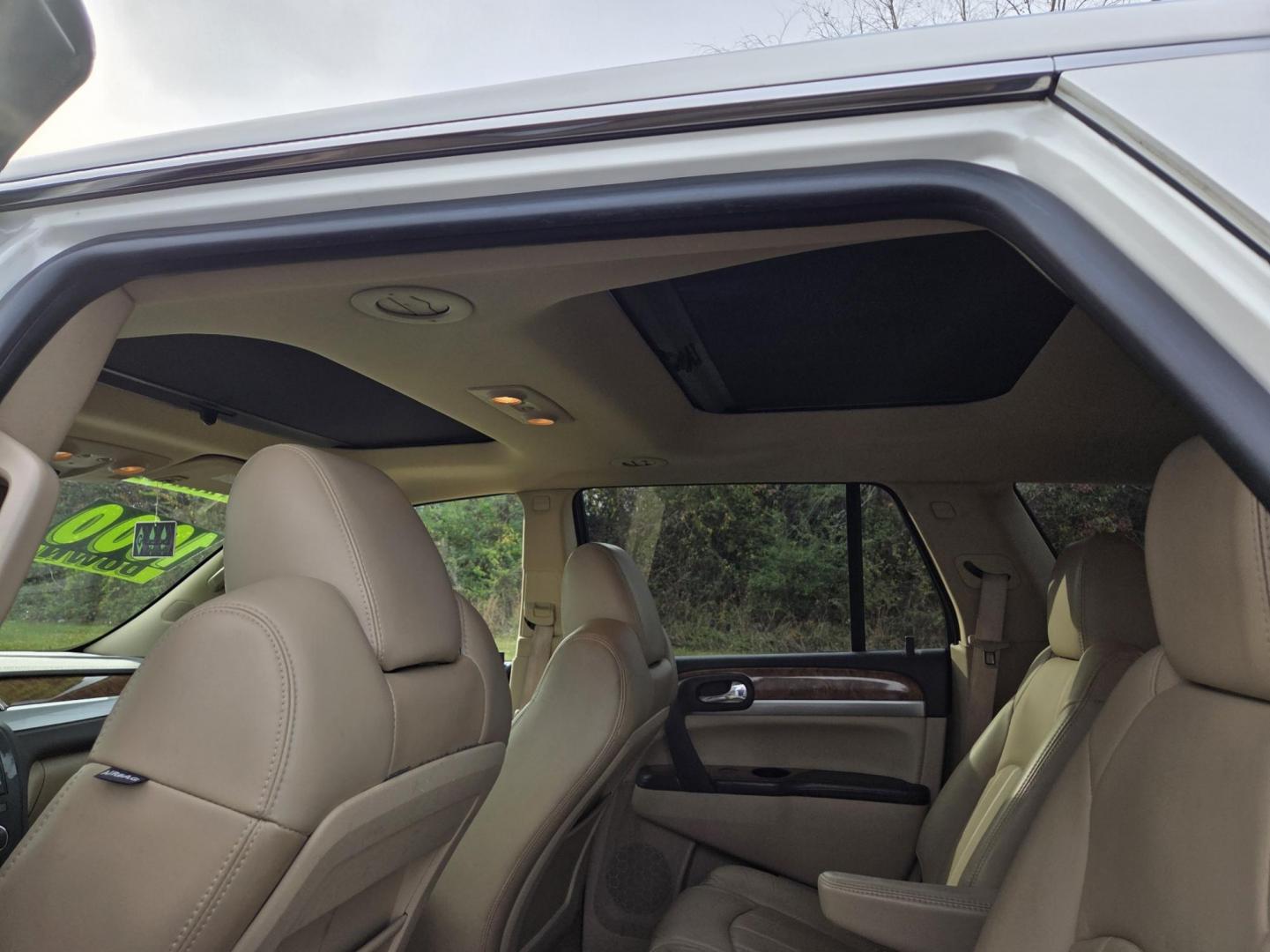 2011 WHITE /Beige Buick Enclave CXL-2 FWD (5GAKRCED5BJ) with an 3.6L V6 DOHC 24V engine, 6-Speed Automatic Overdrive transmission, located at 1221 Madison St., Shelbyville, TN, 37160, (931) 680-9439, 0.000000, 0.000000 - Photo#5