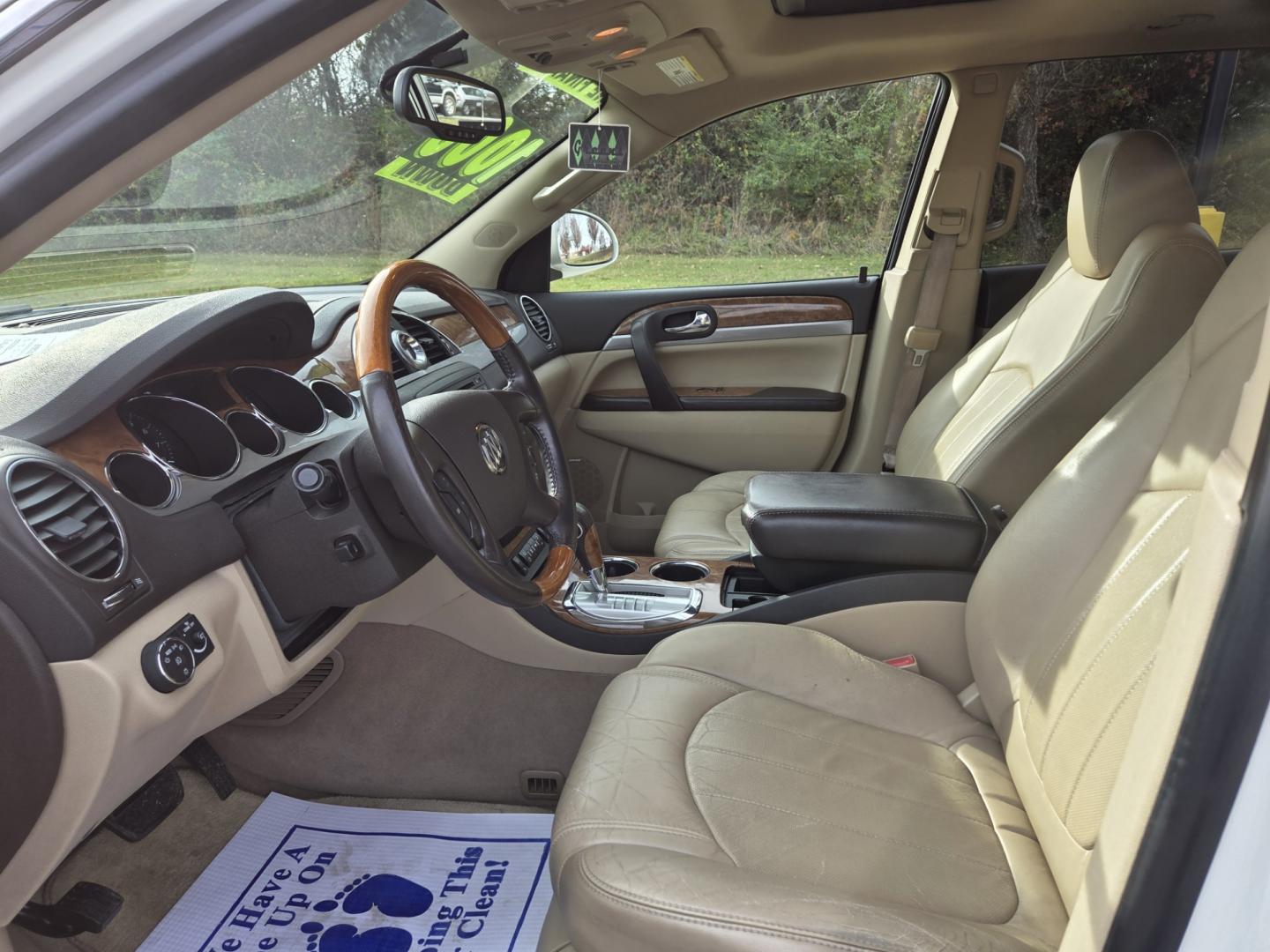 2011 WHITE /Beige Buick Enclave CXL-2 FWD (5GAKRCED5BJ) with an 3.6L V6 DOHC 24V engine, 6-Speed Automatic Overdrive transmission, located at 1221 Madison St., Shelbyville, TN, 37160, (931) 680-9439, 0.000000, 0.000000 - Photo#7
