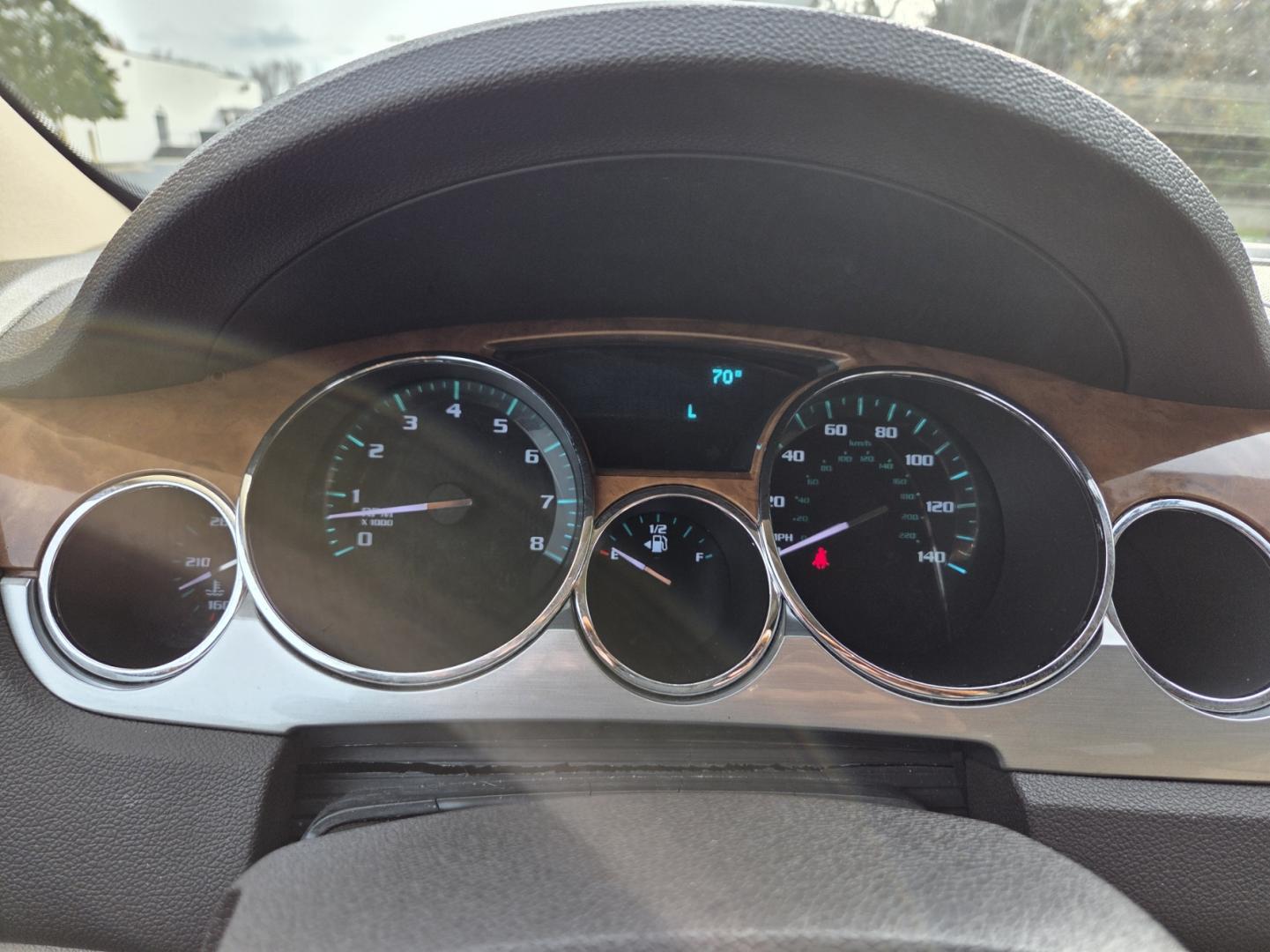 2011 WHITE /Beige Buick Enclave CXL-2 FWD (5GAKRCED5BJ) with an 3.6L V6 DOHC 24V engine, 6-Speed Automatic Overdrive transmission, located at 1221 Madison St., Shelbyville, TN, 37160, (931) 680-9439, 0.000000, 0.000000 - Photo#9