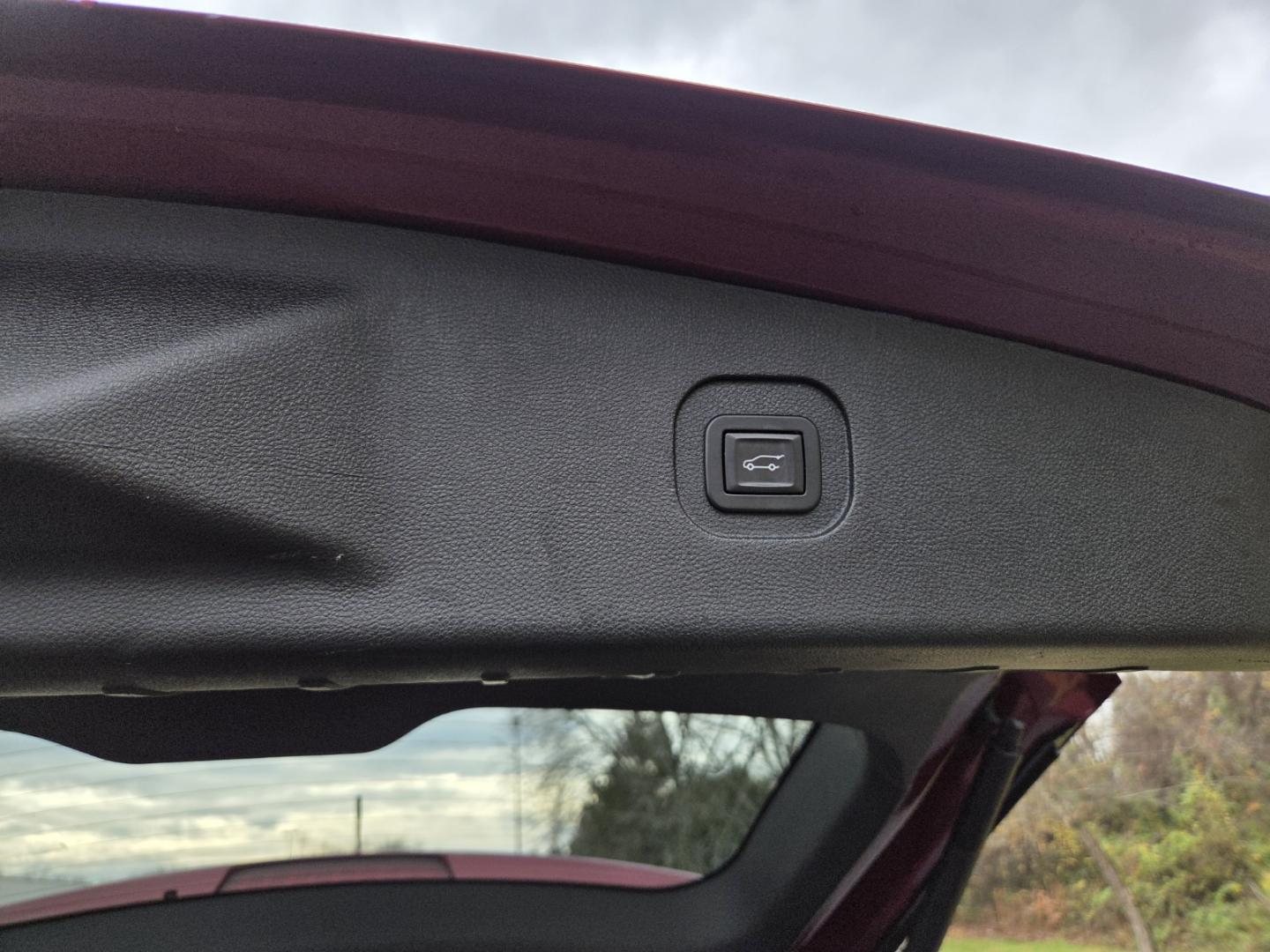 2016 Burgundy /Gray Chevrolet Equinox LTZ 2WD (2GNALDEK5G6) with an 2.4L L4 DOHC 16V FFV engine, 6A transmission, located at 1221 Madison St., Shelbyville, TN, 37160, (931) 680-9439, 0.000000, 0.000000 - Photo#4