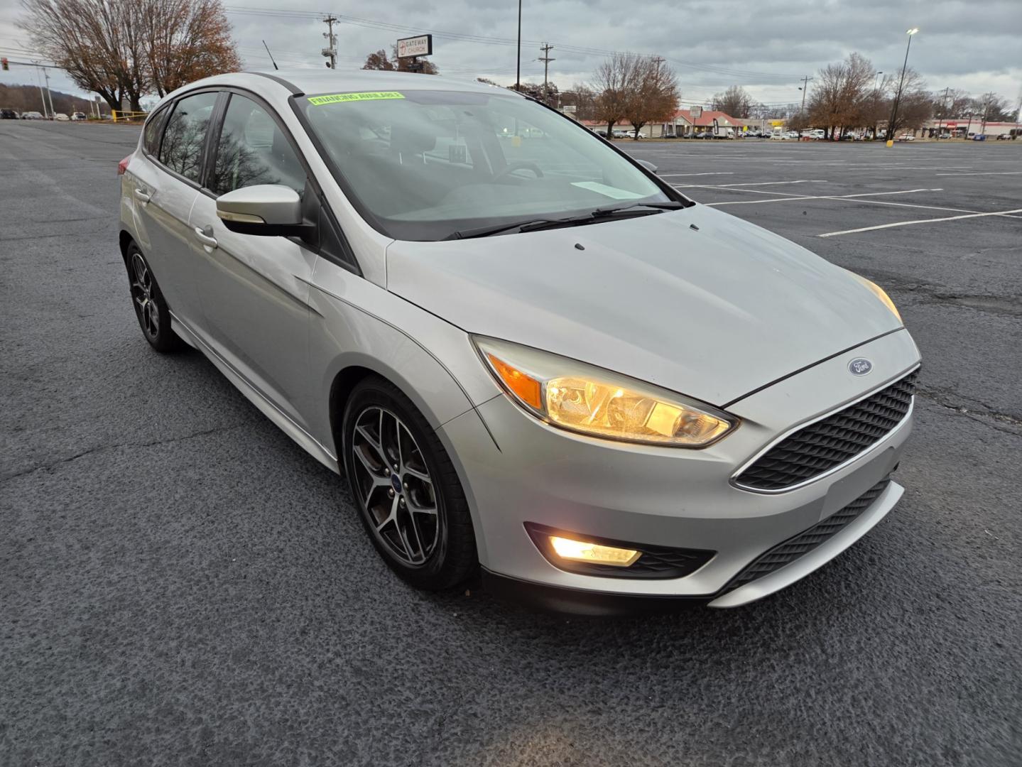 2016 SILVER /Black Ford Focus SE Hatch (1FADP3K26GL) with an 2.0L L4 DOHC 16V engine, located at 1221 Madison St., Shelbyville, TN, 37160, (931) 680-9439, 0.000000, 0.000000 - Photo#1