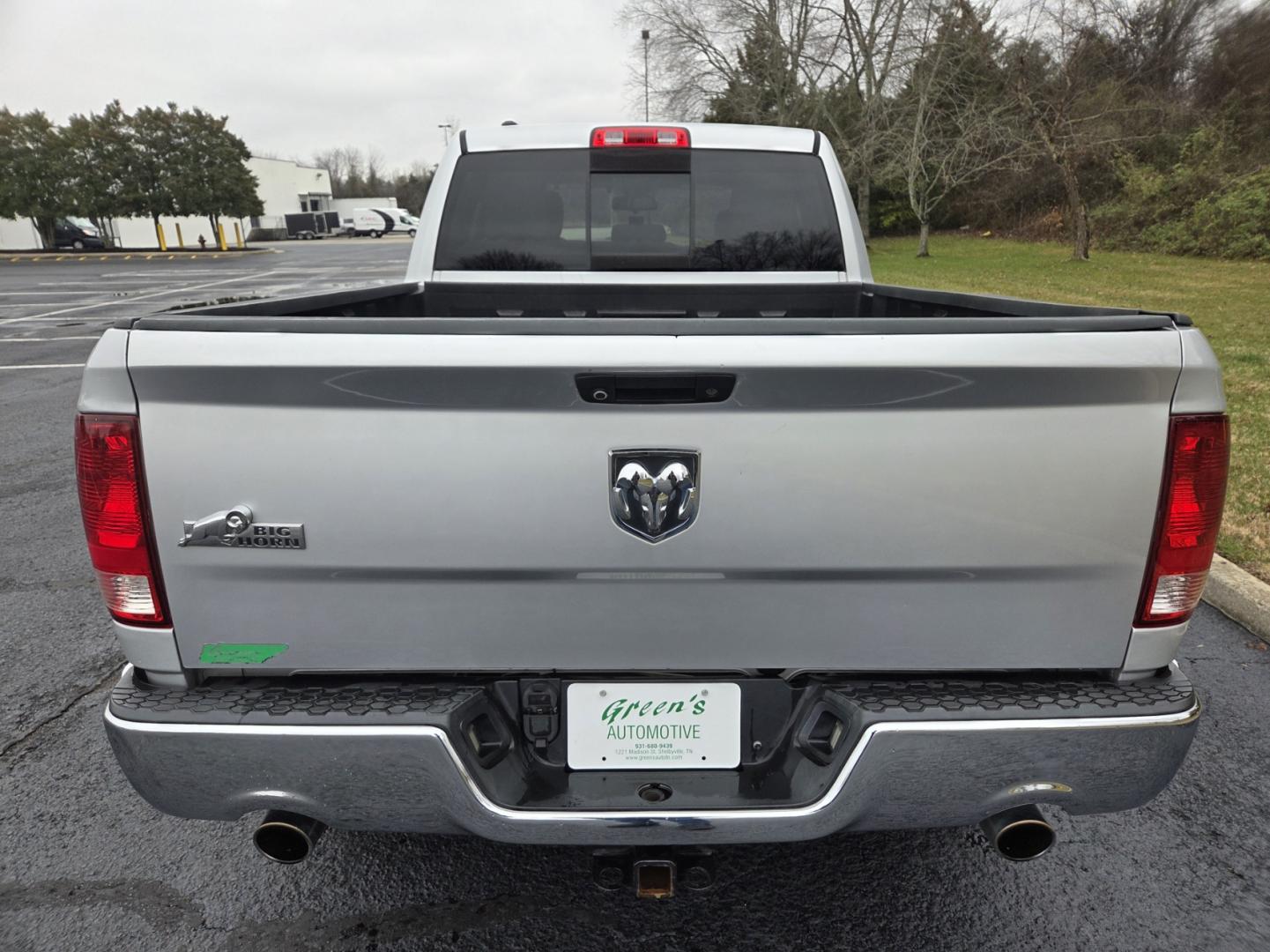 2016 SILVER /Gray RAM 1500 SLT Quad Cab 2WD (1C6RR6GT6GS) with an 5.7L V8 OHV 16V engine, 6A transmission, located at 1221 Madison St., Shelbyville, TN, 37160, (931) 680-9439, 0.000000, 0.000000 - Photo#2