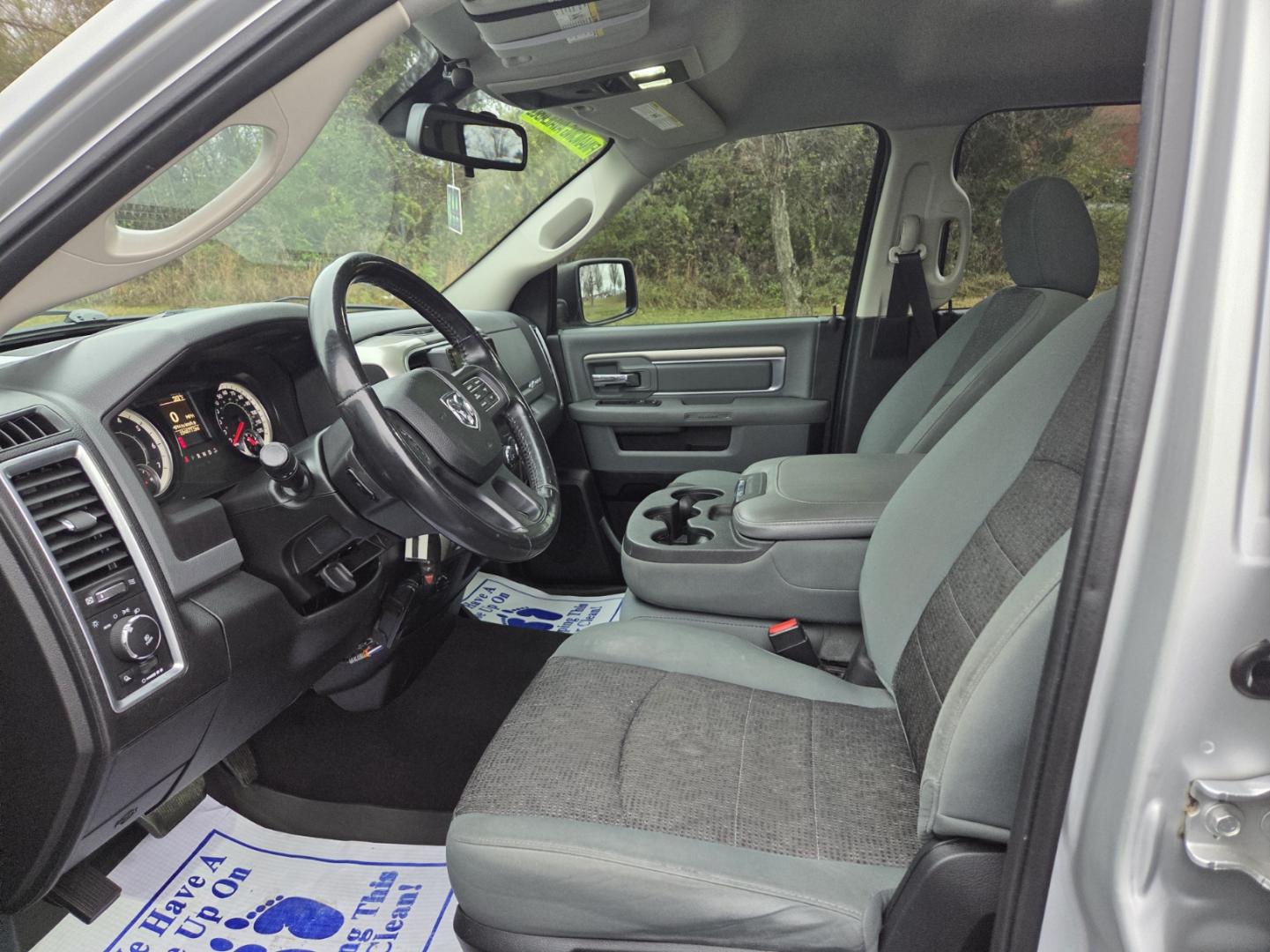 2016 SILVER /Gray RAM 1500 SLT Quad Cab 2WD (1C6RR6GT6GS) with an 5.7L V8 OHV 16V engine, 6A transmission, located at 1221 Madison St., Shelbyville, TN, 37160, (931) 680-9439, 0.000000, 0.000000 - Photo#5