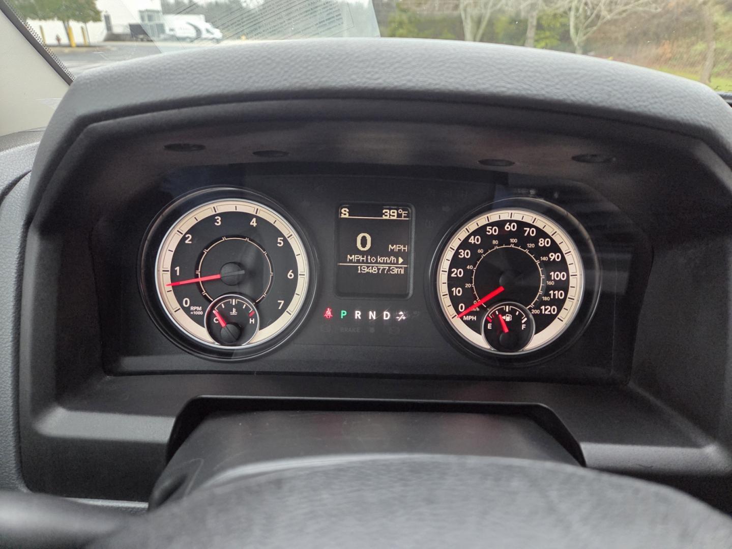 2016 SILVER /Gray RAM 1500 SLT Quad Cab 2WD (1C6RR6GT6GS) with an 5.7L V8 OHV 16V engine, 6A transmission, located at 1221 Madison St., Shelbyville, TN, 37160, (931) 680-9439, 0.000000, 0.000000 - Photo#7