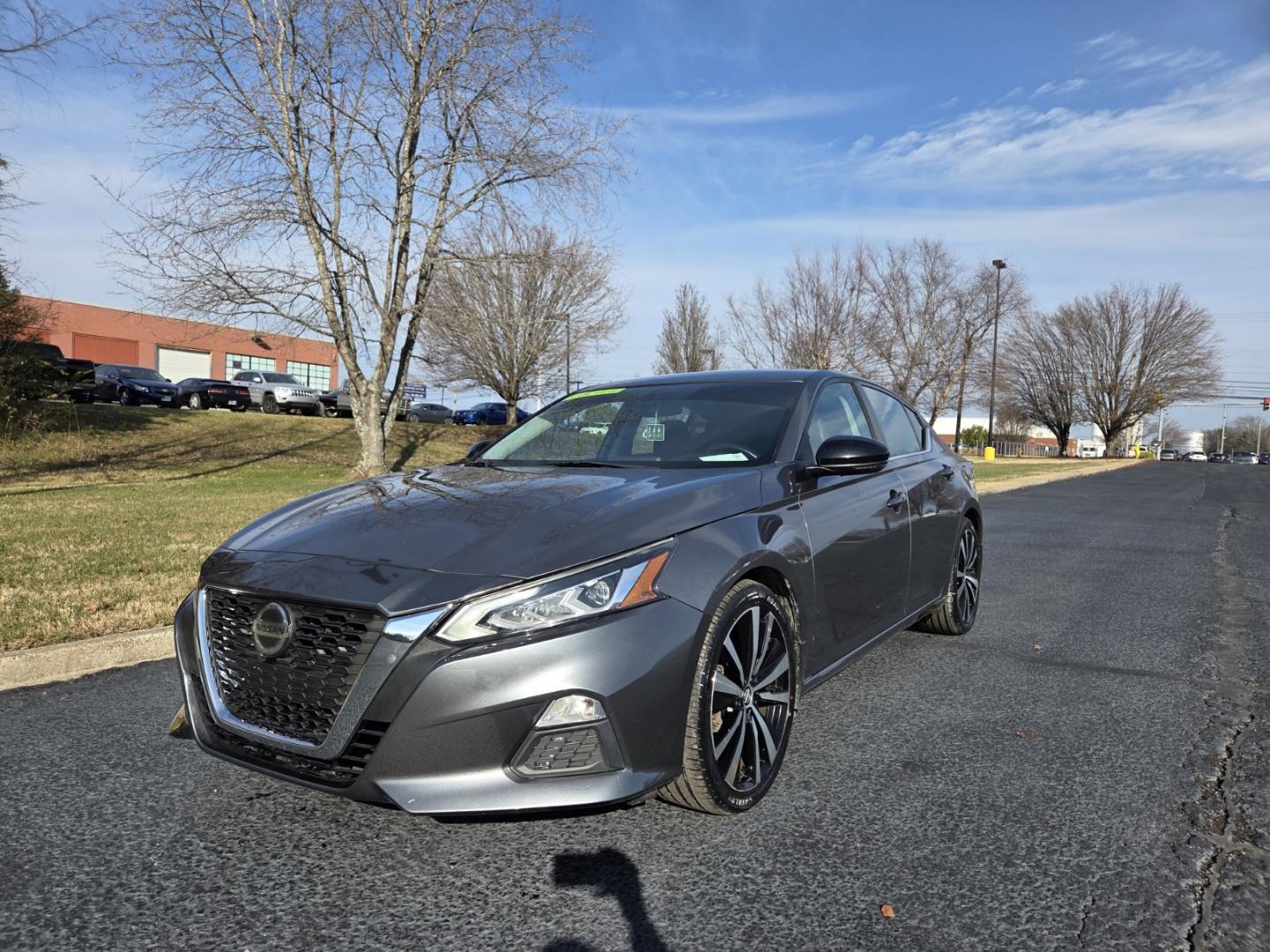 2019 Gray /Black Nissan Altima 2.5 SR (1N4BL4CV1KC) with an 2.5L L4 DOHC 16V engine, CVT transmission, located at 1221 Madison St., Shelbyville, TN, 37160, (931) 680-9439, 0.000000, 0.000000 - Photo#0