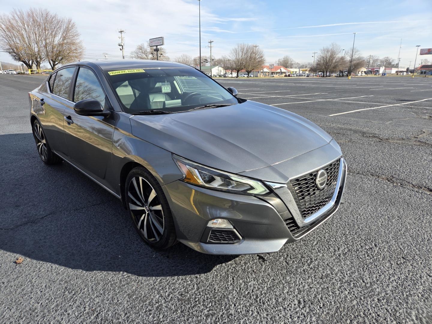 2019 Gray /Black Nissan Altima 2.5 SR (1N4BL4CV1KC) with an 2.5L L4 DOHC 16V engine, CVT transmission, located at 1221 Madison St., Shelbyville, TN, 37160, (931) 680-9439, 0.000000, 0.000000 - Photo#1