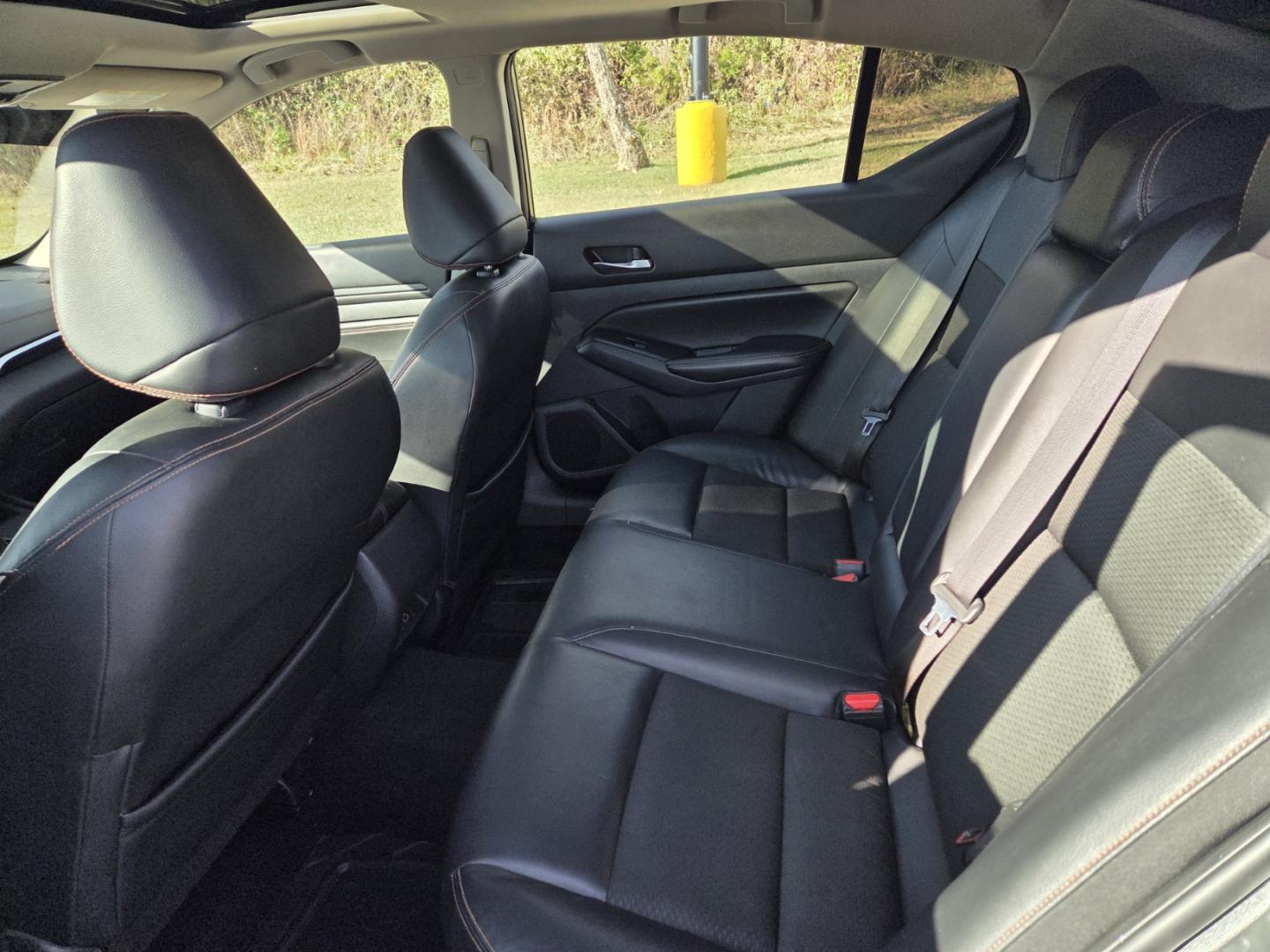 2019 Gray /Black Nissan Altima 2.5 SR (1N4BL4CV1KC) with an 2.5L L4 DOHC 16V engine, CVT transmission, located at 1221 Madison St., Shelbyville, TN, 37160, (931) 680-9439, 0.000000, 0.000000 - Photo#3