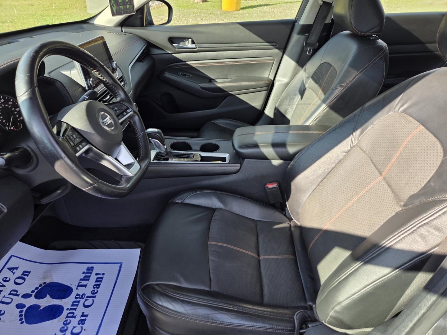 2019 Gray /Black Nissan Altima 2.5 SR (1N4BL4CV1KC) with an 2.5L L4 DOHC 16V engine, CVT transmission, located at 1221 Madison St., Shelbyville, TN, 37160, (931) 680-9439, 0.000000, 0.000000 - Photo#4