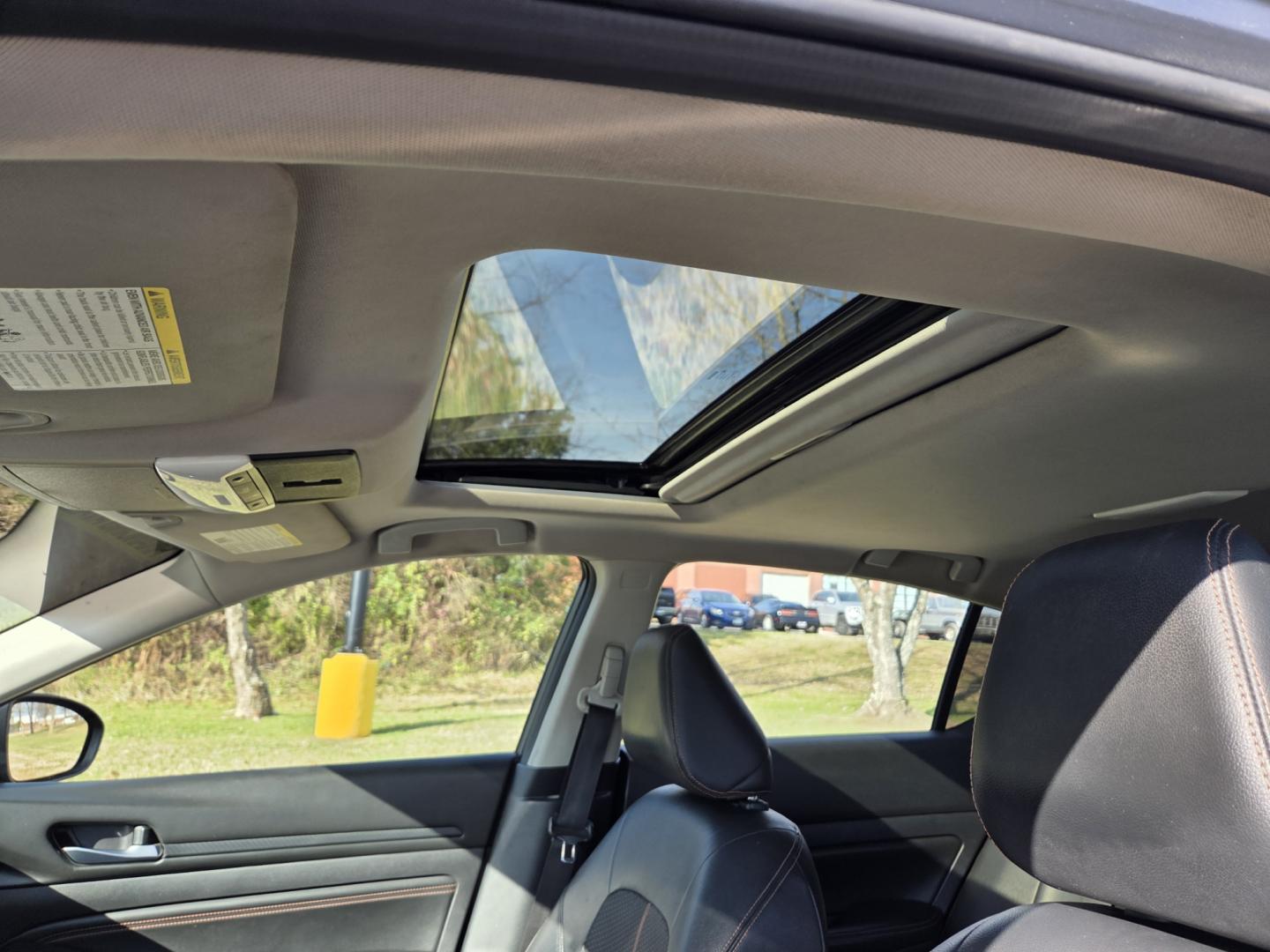 2019 Gray /Black Nissan Altima 2.5 SR (1N4BL4CV1KC) with an 2.5L L4 DOHC 16V engine, CVT transmission, located at 1221 Madison St., Shelbyville, TN, 37160, (931) 680-9439, 0.000000, 0.000000 - Photo#5