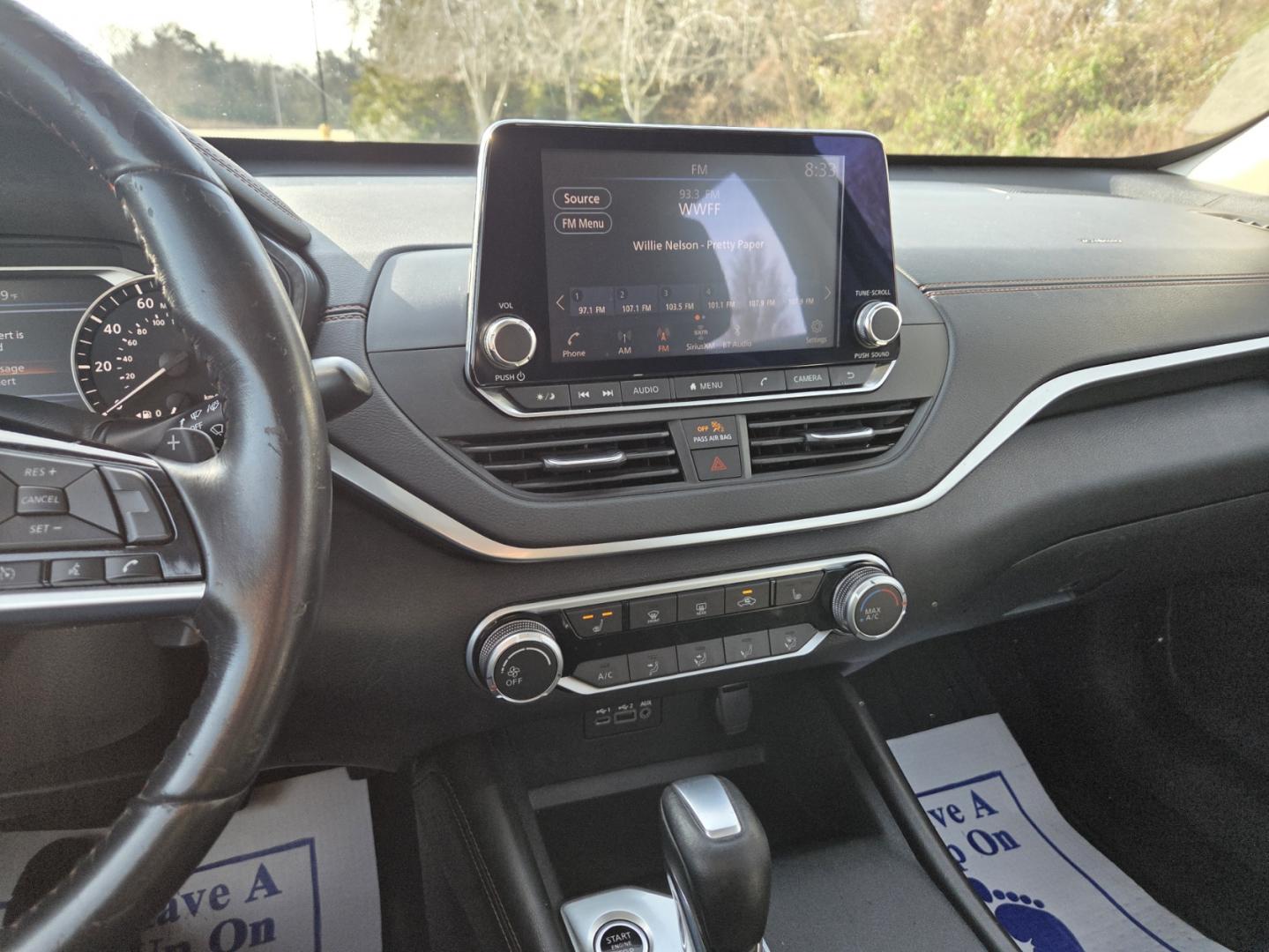 2019 Gray /Black Nissan Altima 2.5 SR (1N4BL4CV1KC) with an 2.5L L4 DOHC 16V engine, CVT transmission, located at 1221 Madison St., Shelbyville, TN, 37160, (931) 680-9439, 0.000000, 0.000000 - Photo#6