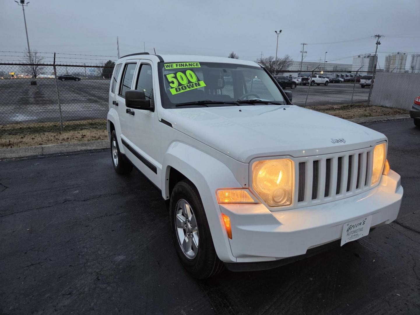 2012 WHITE /Gray Jeep Liberty Sport 2WD (1C4PJLAK9CW) with an 3.7L V6 SOHC 12V engine, 4-Speed Automatic transmission, located at 1221 Madison St., Shelbyville, TN, 37160, (931) 680-9439, 0.000000, 0.000000 - Photo#1