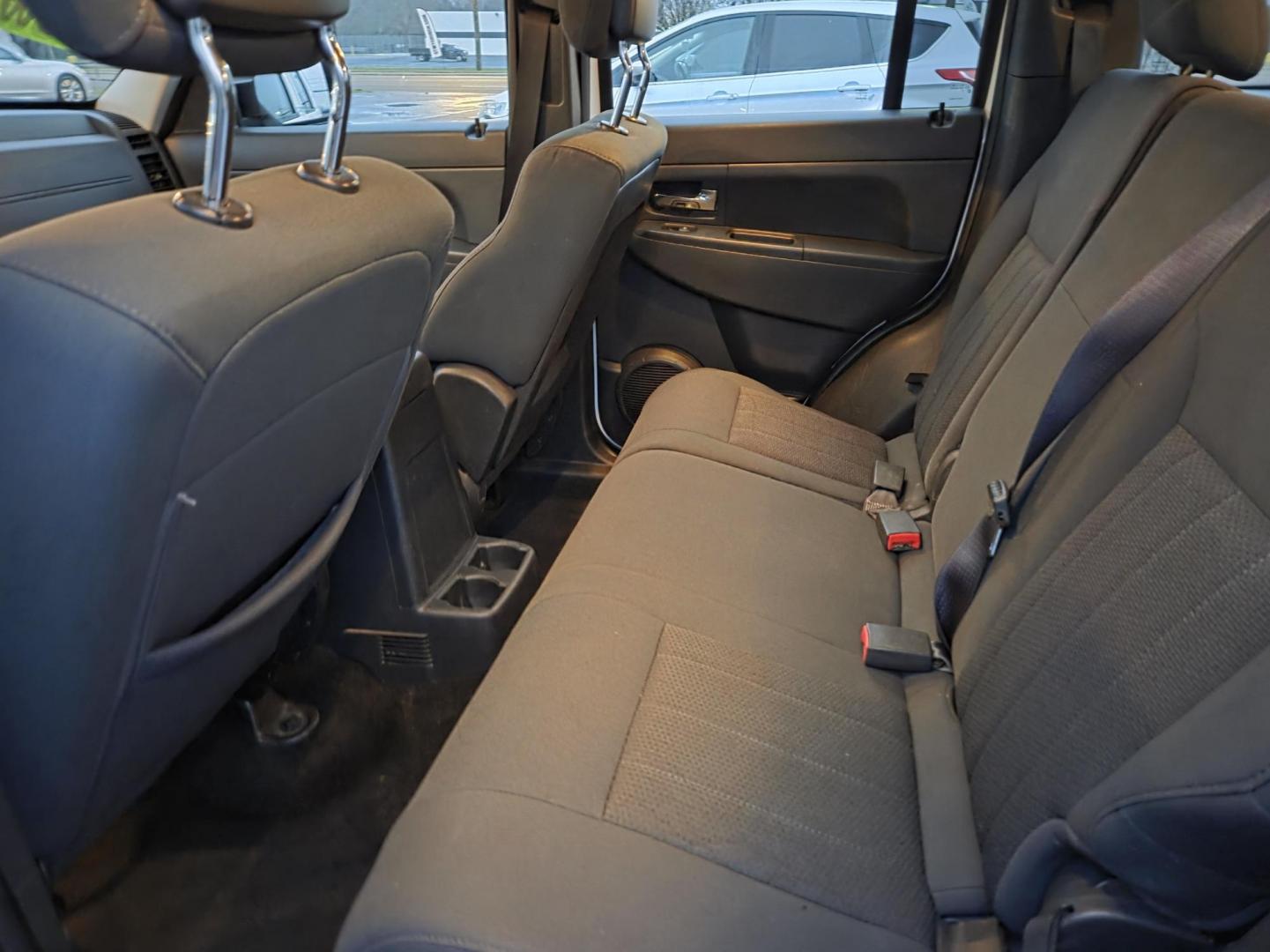 2012 WHITE /Gray Jeep Liberty Sport 2WD (1C4PJLAK9CW) with an 3.7L V6 SOHC 12V engine, 4-Speed Automatic transmission, located at 1221 Madison St., Shelbyville, TN, 37160, (931) 680-9439, 0.000000, 0.000000 - Photo#4