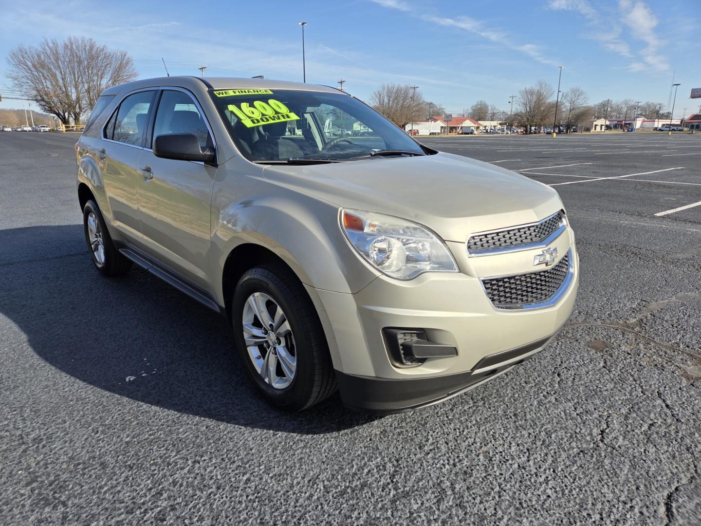 2015 SILVER /Black Chevrolet Equinox LS 2WD (1GNALAEK1FZ) with an 2.4L L4 DOHC 16V FFV engine, 6-Speed Automatic transmission, located at 1221 Madison St., Shelbyville, TN, 37160, (931) 680-9439, 0.000000, 0.000000 - Photo#1