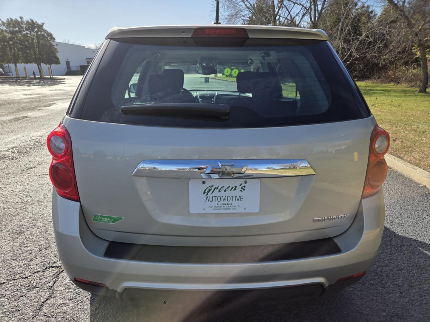 2015 SILVER /Black Chevrolet Equinox LS 2WD (1GNALAEK1FZ) with an 2.4L L4 DOHC 16V FFV engine, 6-Speed Automatic transmission, located at 1221 Madison St., Shelbyville, TN, 37160, (931) 680-9439, 0.000000, 0.000000 - Photo#2