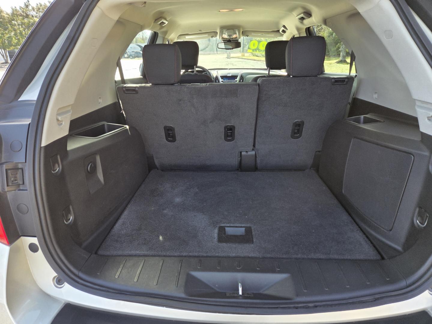 2015 SILVER /Black Chevrolet Equinox LS 2WD (1GNALAEK1FZ) with an 2.4L L4 DOHC 16V FFV engine, 6-Speed Automatic transmission, located at 1221 Madison St., Shelbyville, TN, 37160, (931) 680-9439, 0.000000, 0.000000 - Photo#3