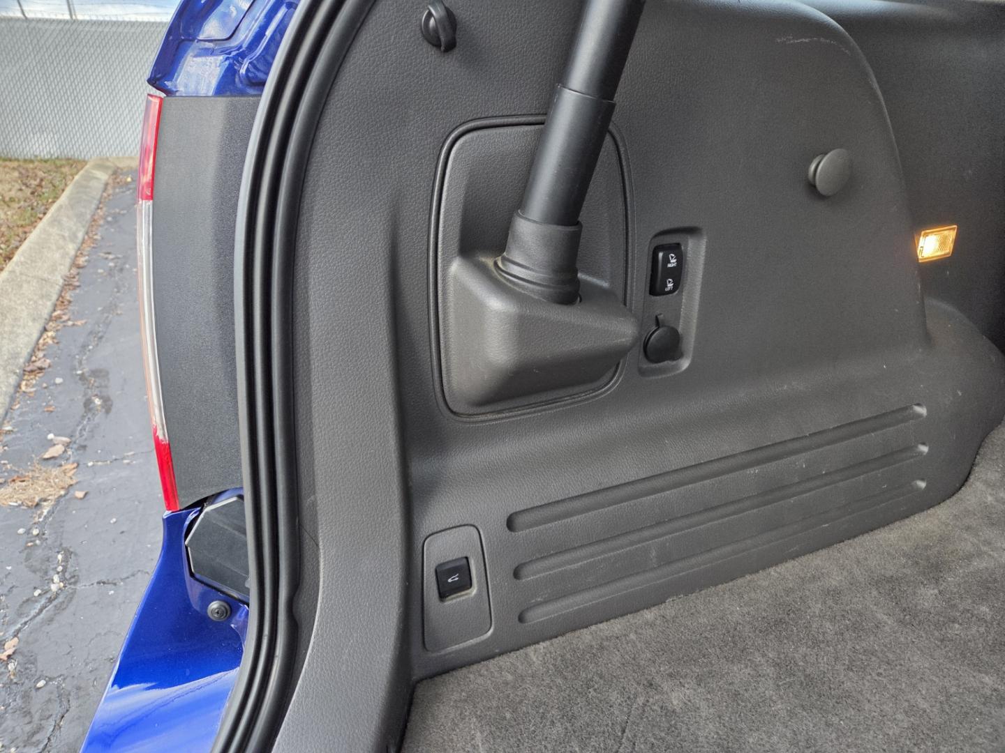 2013 Blue /Gray Ford Edge Limited FWD (2FMDK3K94DB) with an 2.0L L4 DOHC 16V engine, 6-Speed Automatic transmission, located at 1221 Madison St., Shelbyville, TN, 37160, (931) 680-9439, 0.000000, 0.000000 - Photo#4