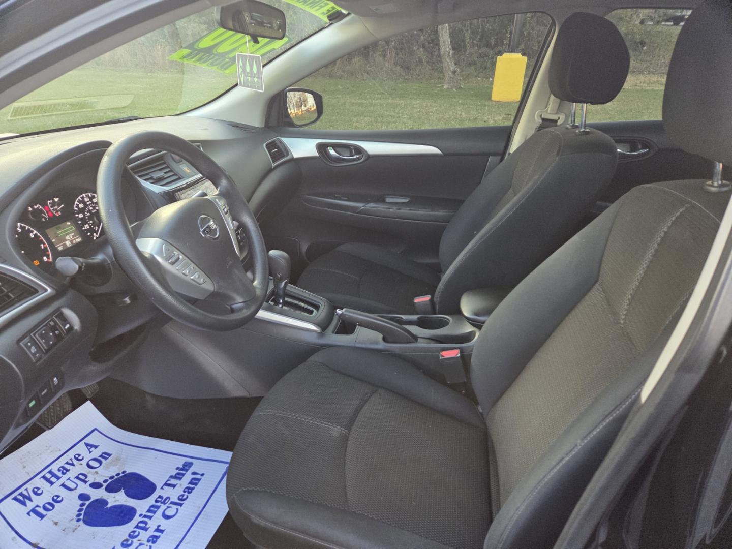 2017 BLACK /Black Nissan Sentra S (3N1AB7AP1HY) with an 1.8L L4 SFI DOHC 16V engine, Automatic transmission, located at 1221 Madison St., Shelbyville, TN, 37160, (931) 680-9439, 0.000000, 0.000000 - Photo#4
