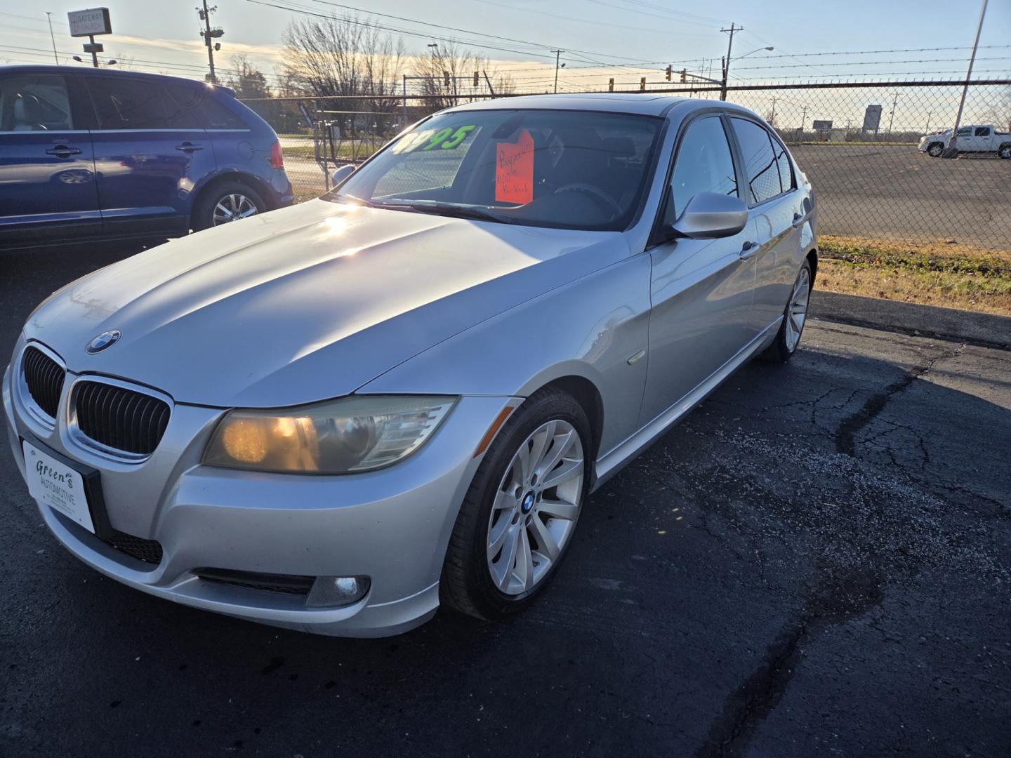 2011 SILVER /Black BMW 3-Series 328i (WBAPH5C54BA) with an 3.0L L6 DOHC 24V engine, Automatic transmission, located at 1221 Madison St., Shelbyville, TN, 37160, (931) 680-9439, 0.000000, 0.000000 - Photo#0