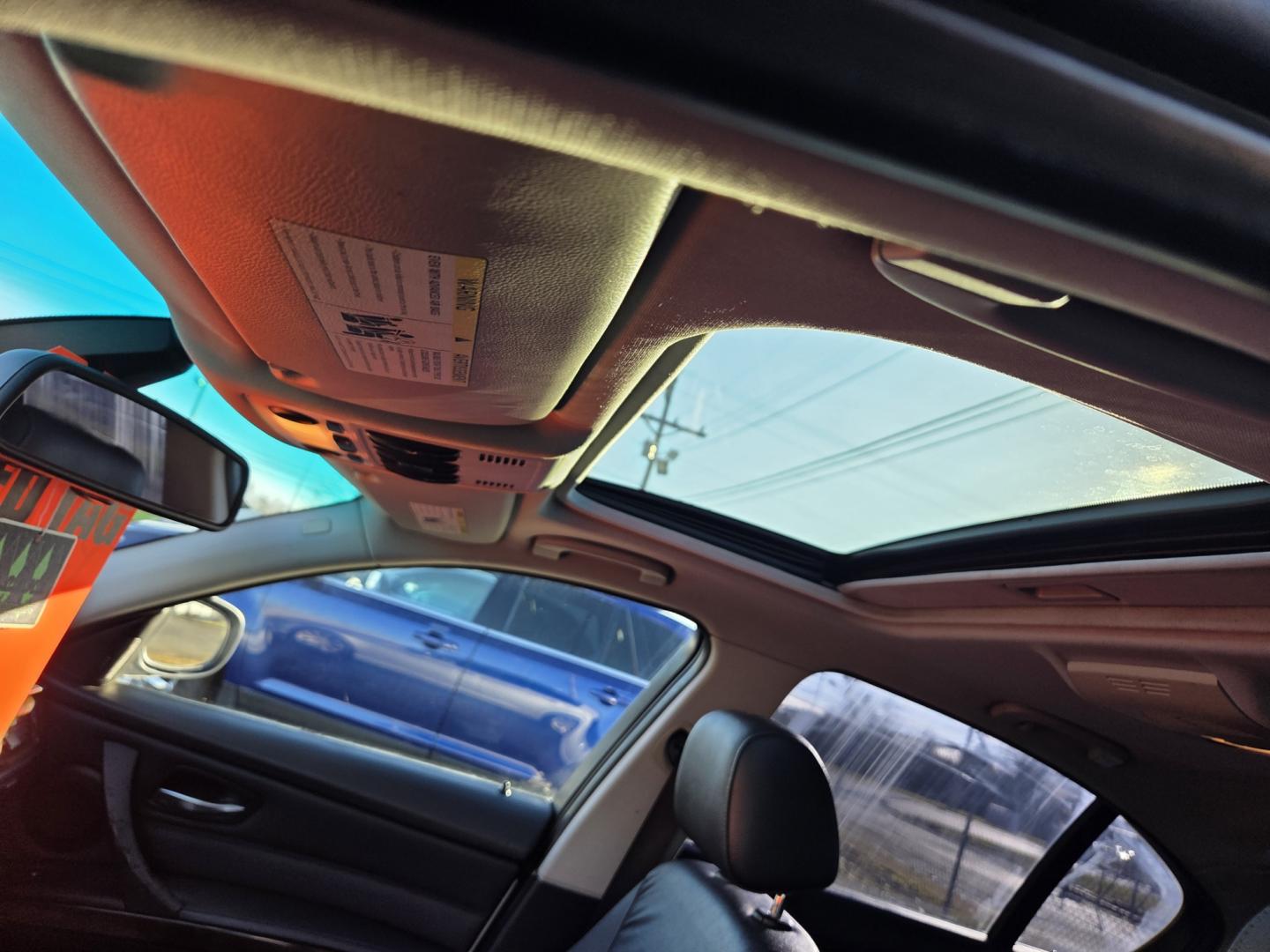 2011 SILVER /Black BMW 3-Series 328i (WBAPH5C54BA) with an 3.0L L6 DOHC 24V engine, Automatic transmission, located at 1221 Madison St., Shelbyville, TN, 37160, (931) 680-9439, 0.000000, 0.000000 - Photo#5