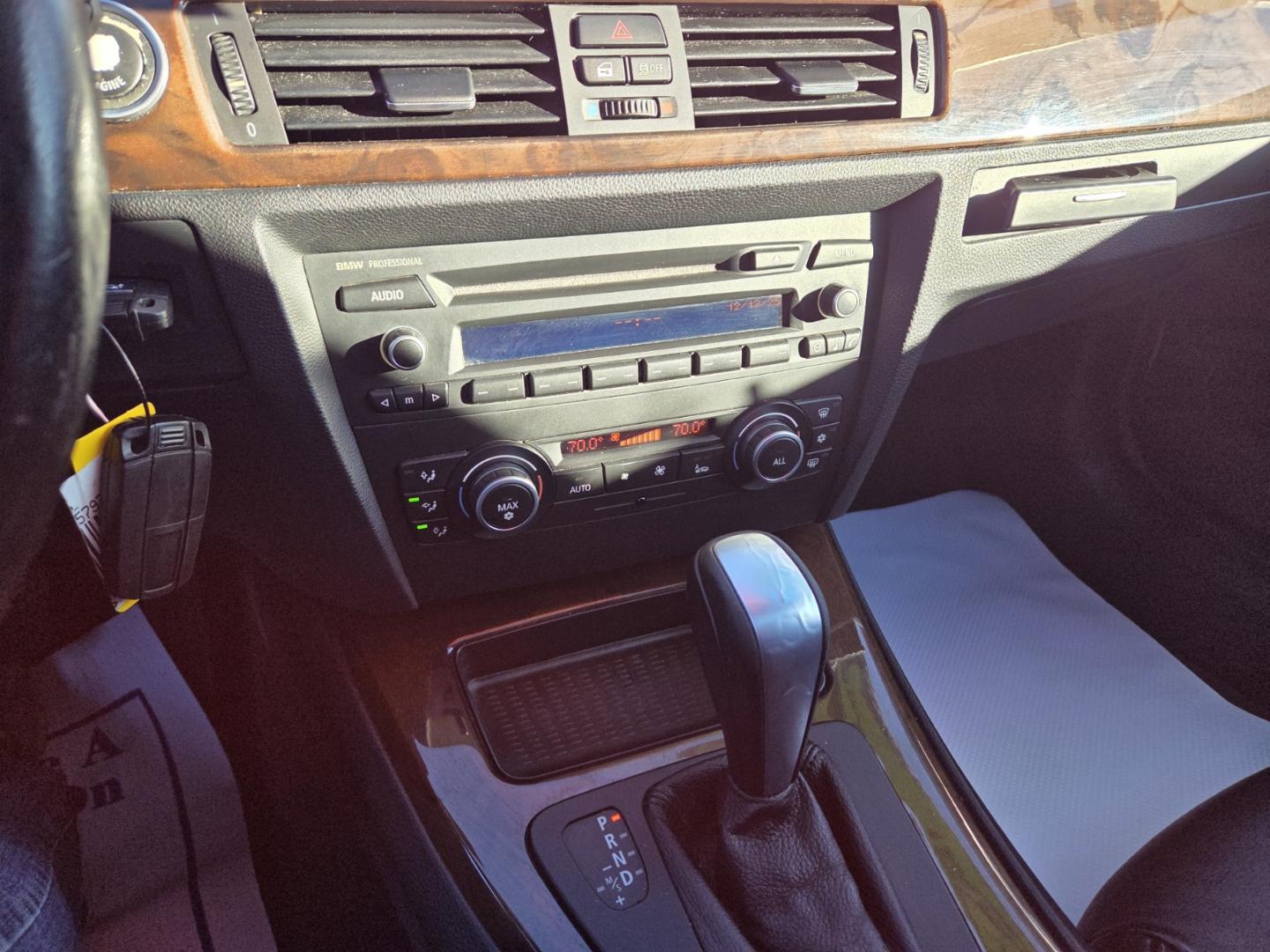 2011 SILVER /Black BMW 3-Series 328i (WBAPH5C54BA) with an 3.0L L6 DOHC 24V engine, Automatic transmission, located at 1221 Madison St., Shelbyville, TN, 37160, (931) 680-9439, 0.000000, 0.000000 - Photo#6