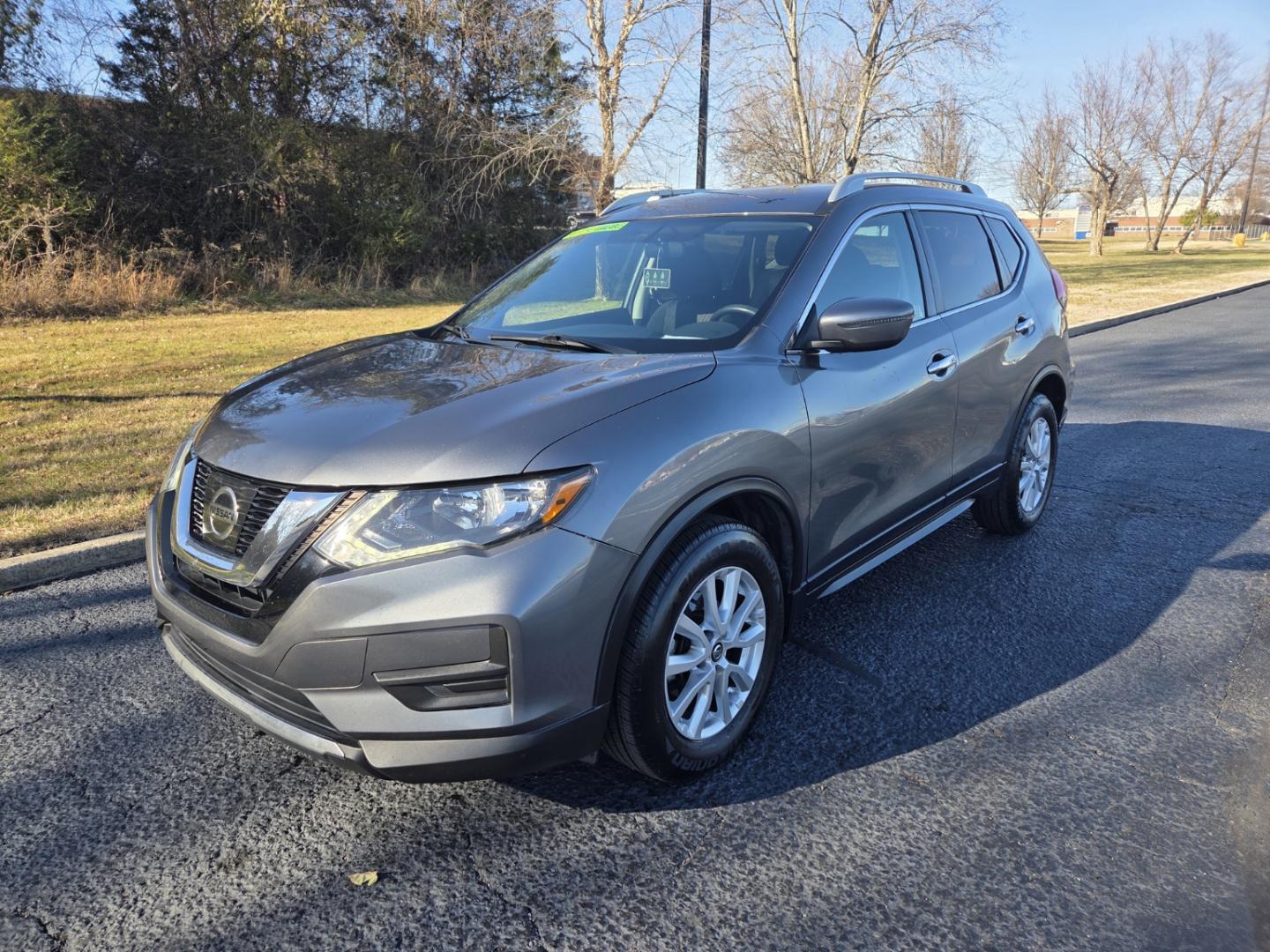 2017 Gray /Black Nissan Rogue SV 2WD (5N1AT2MT4HC) with an 2.5L L4 DOHC 16V engine, CVT transmission, located at 1221 Madison St., Shelbyville, TN, 37160, (931) 680-9439, 0.000000, 0.000000 - Photo#0