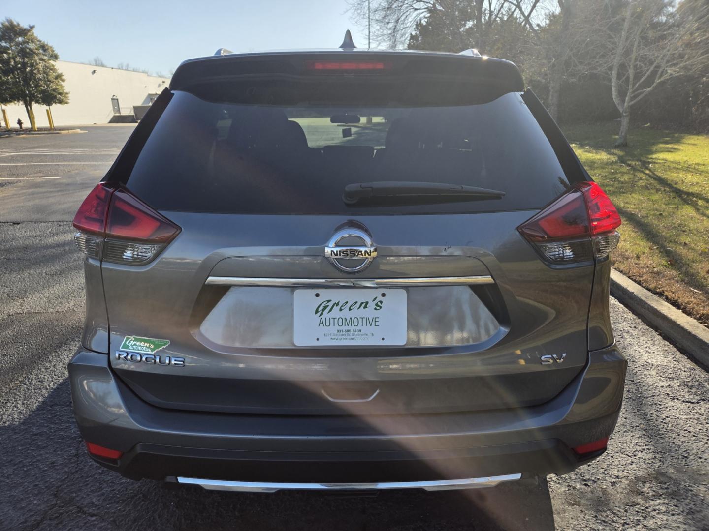 2017 Gray /Black Nissan Rogue SV 2WD (5N1AT2MT4HC) with an 2.5L L4 DOHC 16V engine, CVT transmission, located at 1221 Madison St., Shelbyville, TN, 37160, (931) 680-9439, 0.000000, 0.000000 - Photo#2
