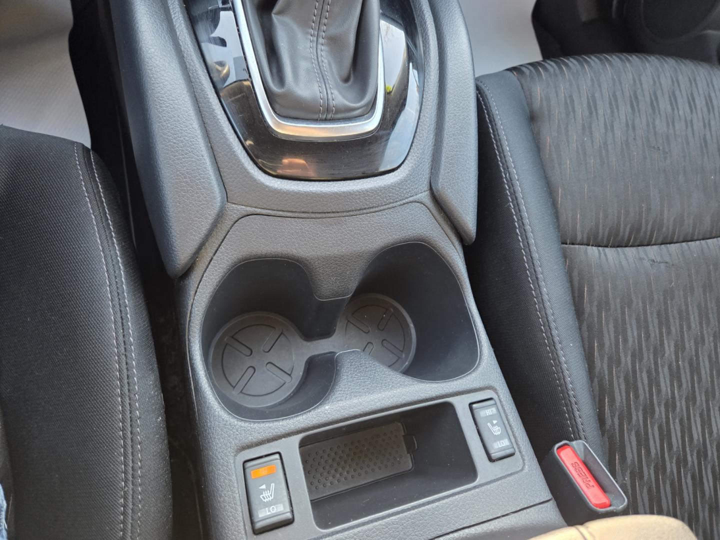 2017 Gray /Black Nissan Rogue SV 2WD (5N1AT2MT4HC) with an 2.5L L4 DOHC 16V engine, CVT transmission, located at 1221 Madison St., Shelbyville, TN, 37160, (931) 680-9439, 0.000000, 0.000000 - Photo#6