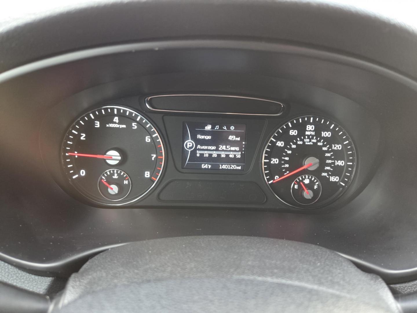 2016 Gray /Black Kia Sorento LX V6 2WD (5XYPG4A5XGG) with an 3.3L V6 DOHC 24V engine, 6-Speed Automatic transmission, located at 1221 Madison St., Shelbyville, TN, 37160, (931) 680-9439, 0.000000, 0.000000 - Photo#8