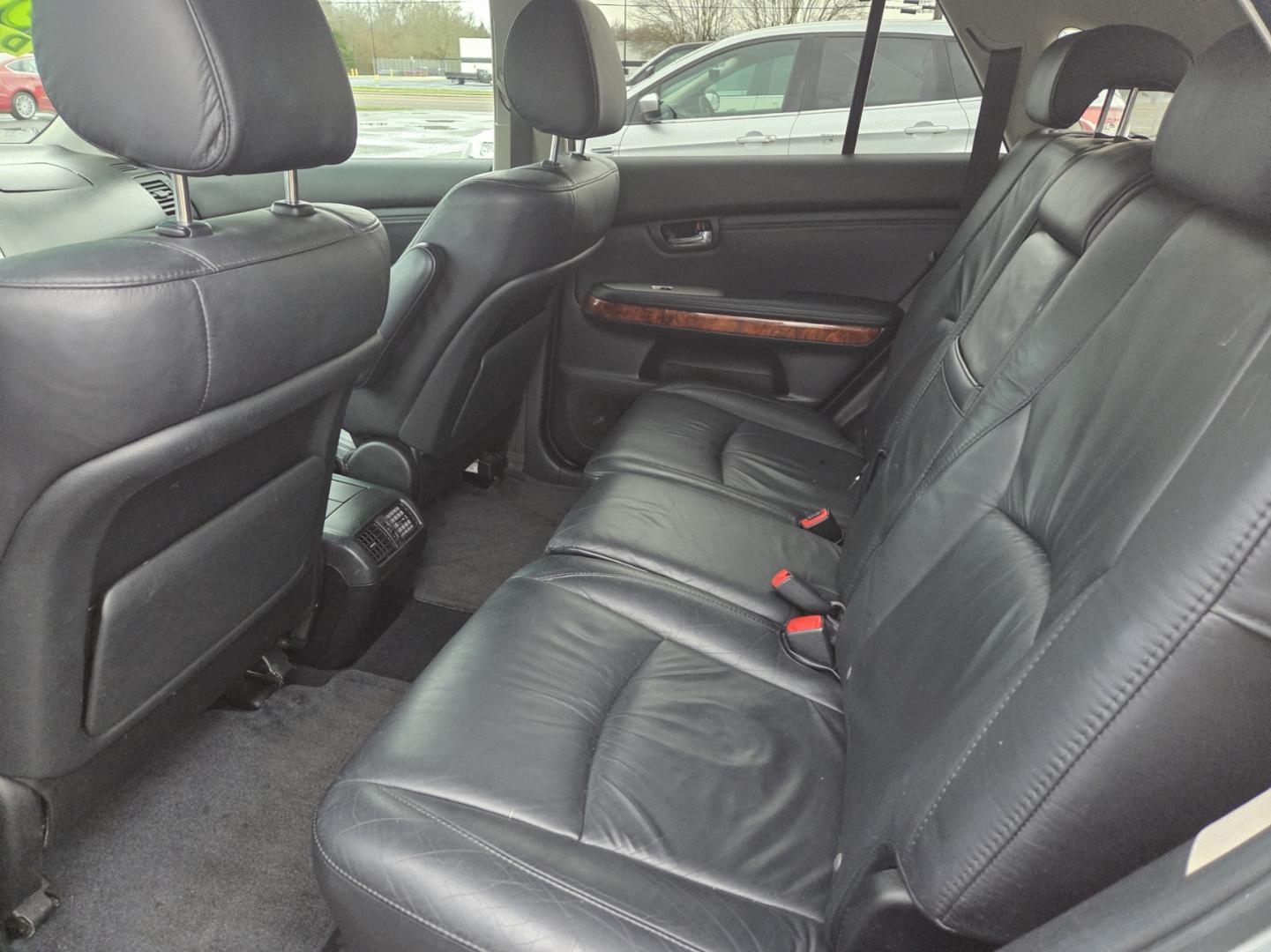 2009 SILVER /Black Lexus RX 350 FWD (2T2GK31U29C) with an 3.5L V6 DOHC 24V engine, 5-Speed Automatic Overdrive transmission, located at 1221 Madison St., Shelbyville, TN, 37160, (931) 680-9439, 0.000000, 0.000000 - Photo#4