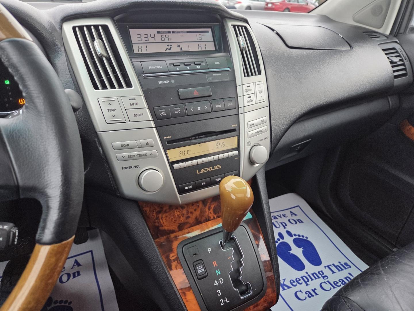 2009 SILVER /Black Lexus RX 350 FWD (2T2GK31U29C) with an 3.5L V6 DOHC 24V engine, 5-Speed Automatic Overdrive transmission, located at 1221 Madison St., Shelbyville, TN, 37160, (931) 680-9439, 0.000000, 0.000000 - Photo#7