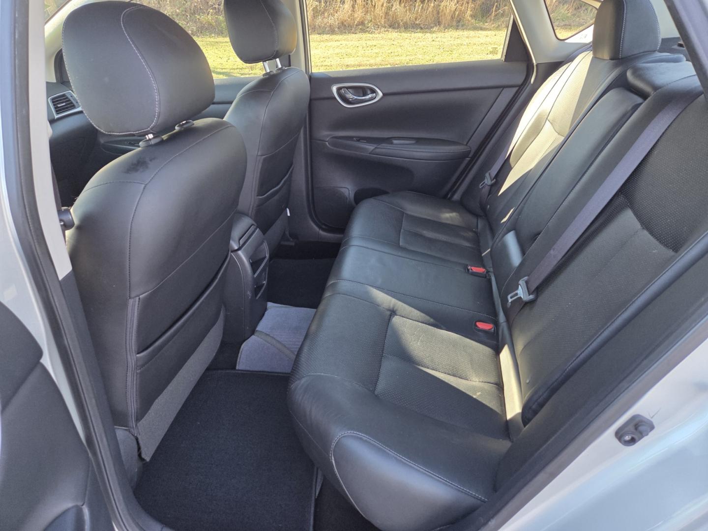 2015 Silver /Black Nissan Sentra SL (3N1AB7APXFY) with an 1.8L L4 SFI DOHC 16V engine, Automatic transmission, located at 1221 Madison St., Shelbyville, TN, 37160, (931) 680-9439, 0.000000, 0.000000 - Photo#4