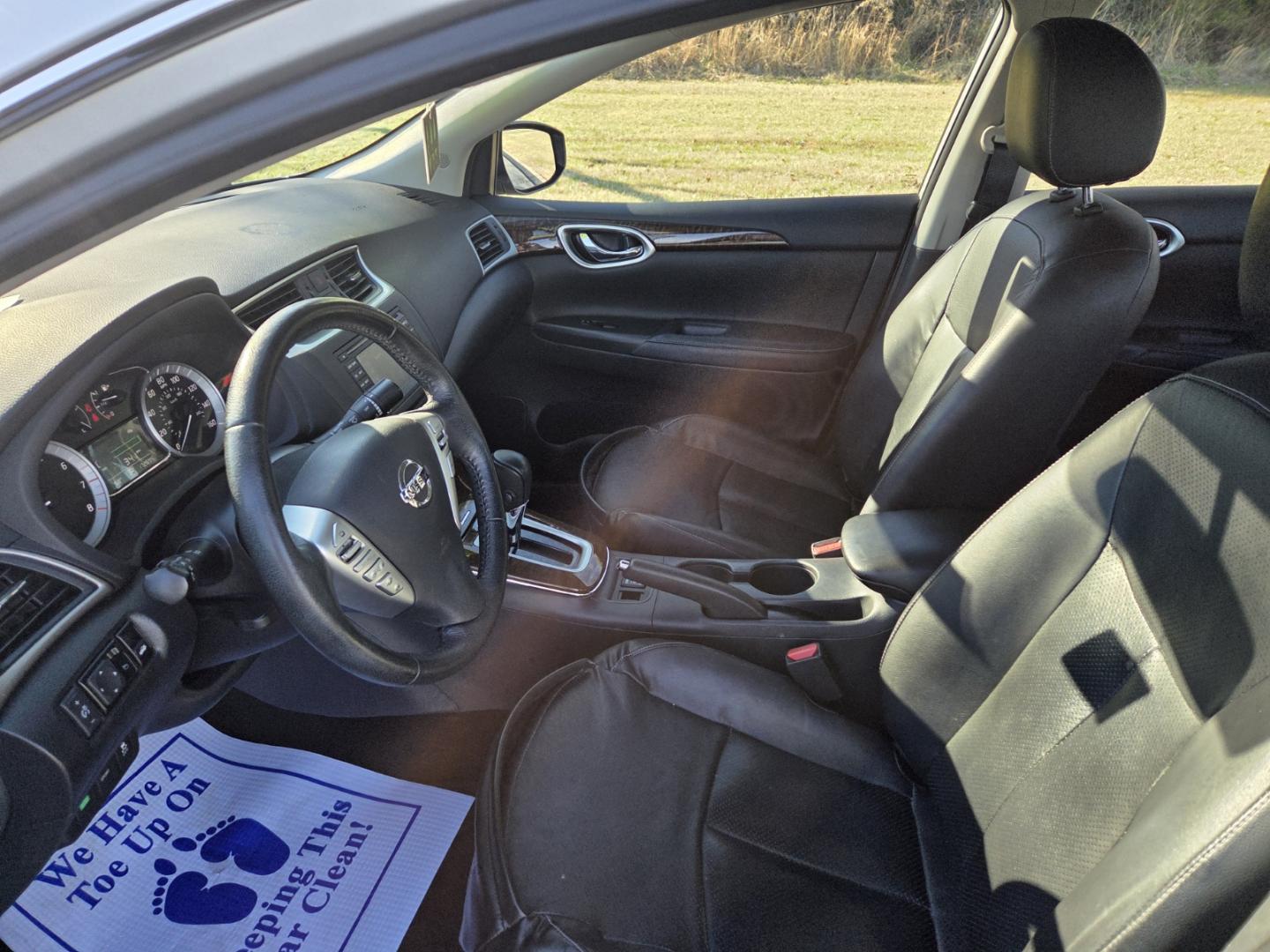 2015 Silver /Black Nissan Sentra SL (3N1AB7APXFY) with an 1.8L L4 SFI DOHC 16V engine, Automatic transmission, located at 1221 Madison St., Shelbyville, TN, 37160, (931) 680-9439, 0.000000, 0.000000 - Photo#5