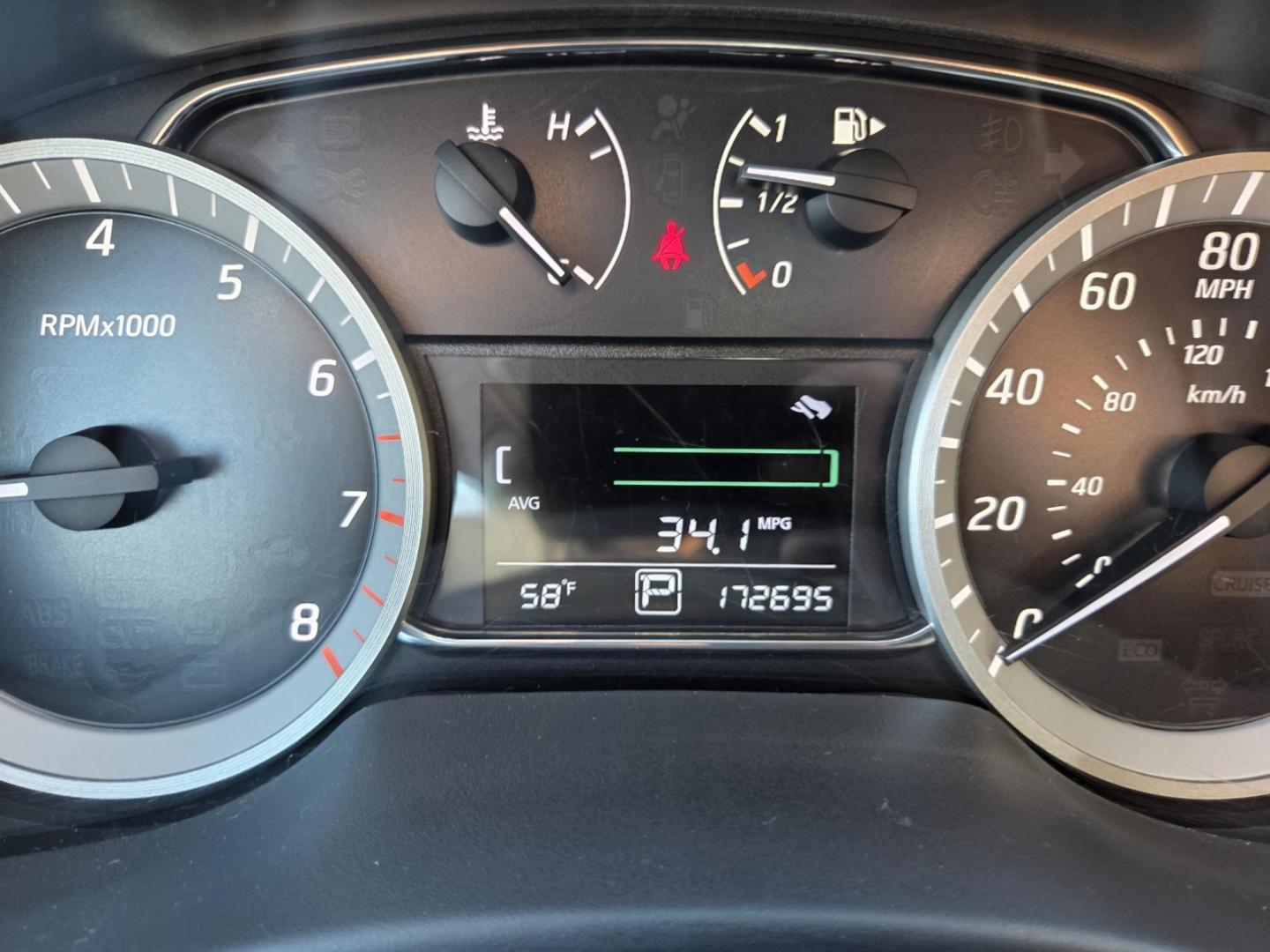 2015 Silver /Black Nissan Sentra SL (3N1AB7APXFY) with an 1.8L L4 SFI DOHC 16V engine, Automatic transmission, located at 1221 Madison St., Shelbyville, TN, 37160, (931) 680-9439, 0.000000, 0.000000 - Photo#9