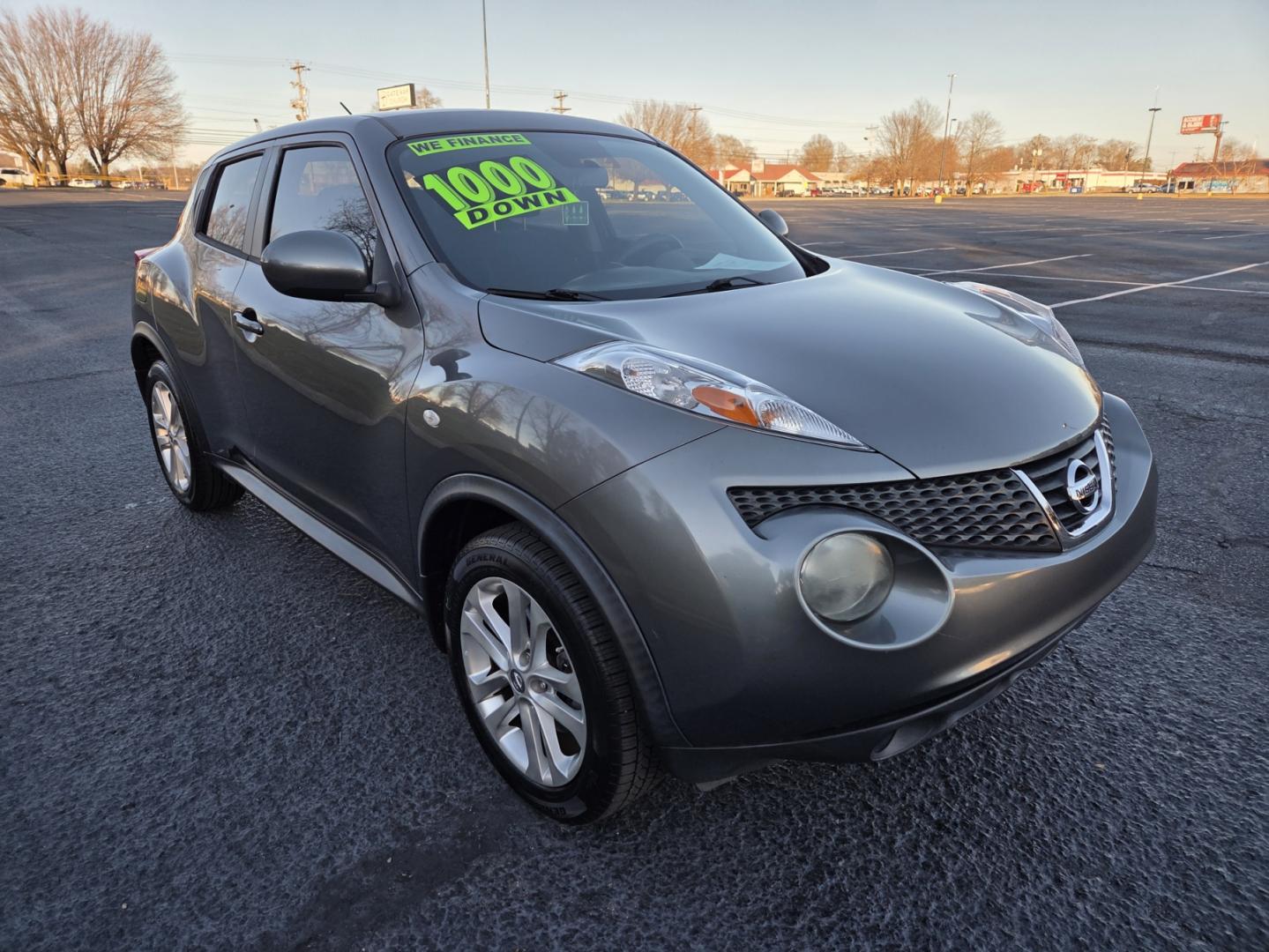 2014 Gray /Black Nissan Juke S FWD (JN8AF5MR3ET) with an 1.6L L4 DOHC 16V engine, Continuously Variable Transmission transmission, located at 1221 Madison St., Shelbyville, TN, 37160, (931) 680-9439, 0.000000, 0.000000 - Photo#1