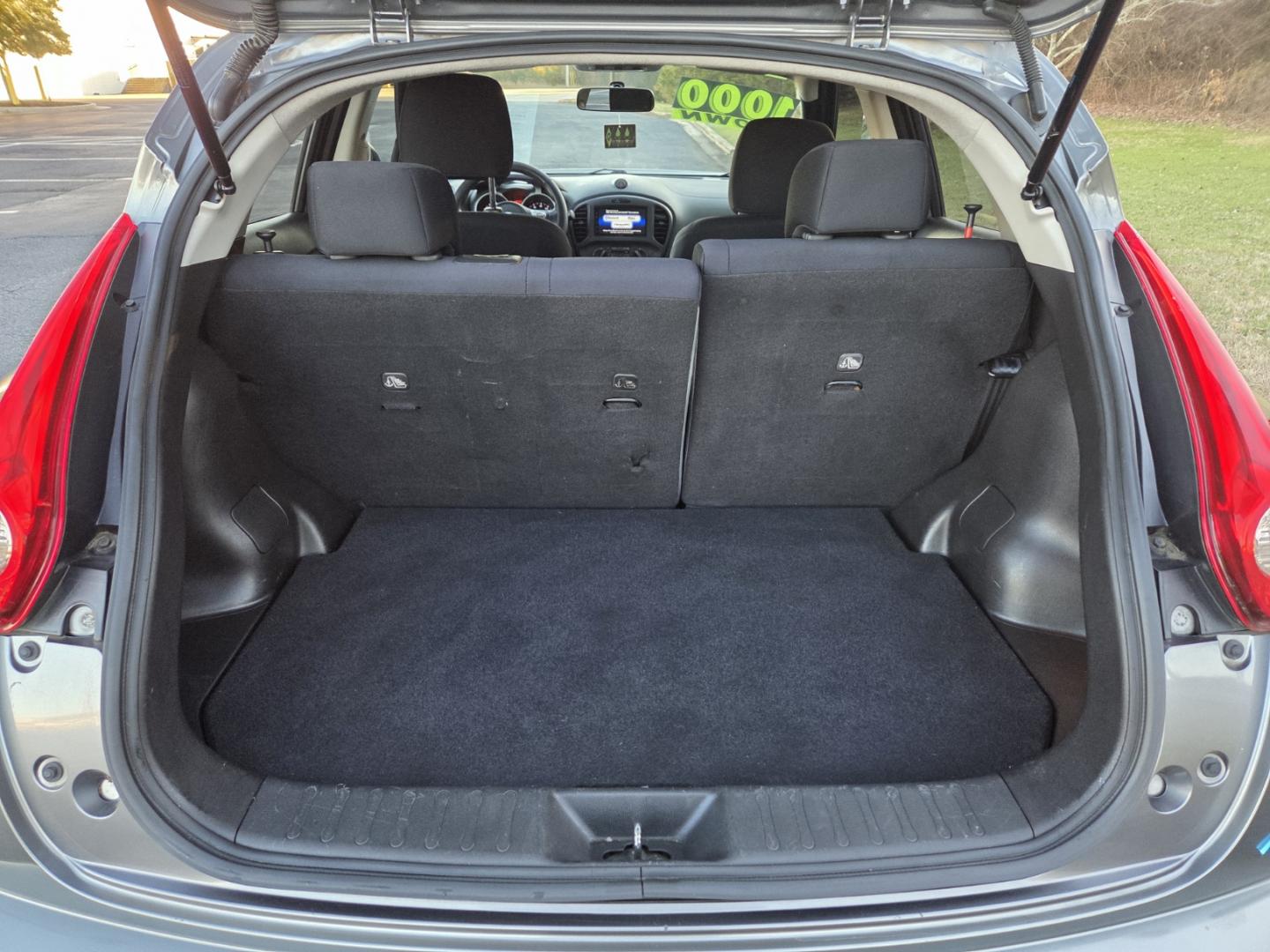 2014 Gray /Black Nissan Juke S FWD (JN8AF5MR3ET) with an 1.6L L4 DOHC 16V engine, Continuously Variable Transmission transmission, located at 1221 Madison St., Shelbyville, TN, 37160, (931) 680-9439, 0.000000, 0.000000 - Photo#3