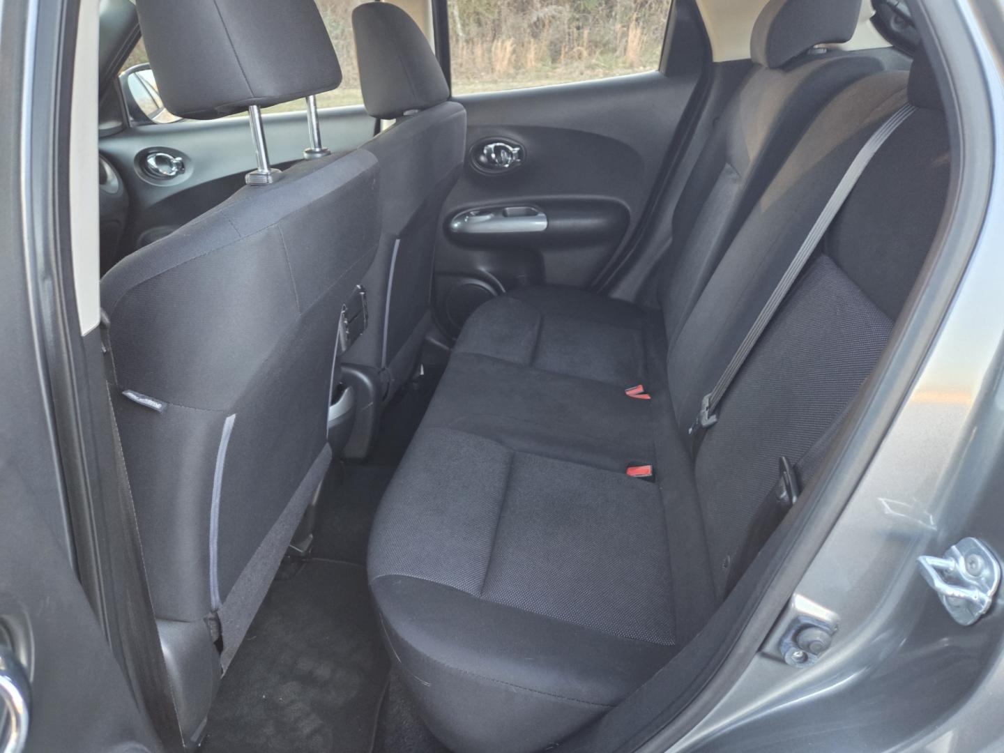 2014 Gray /Black Nissan Juke S FWD (JN8AF5MR3ET) with an 1.6L L4 DOHC 16V engine, Continuously Variable Transmission transmission, located at 1221 Madison St., Shelbyville, TN, 37160, (931) 680-9439, 0.000000, 0.000000 - Photo#4