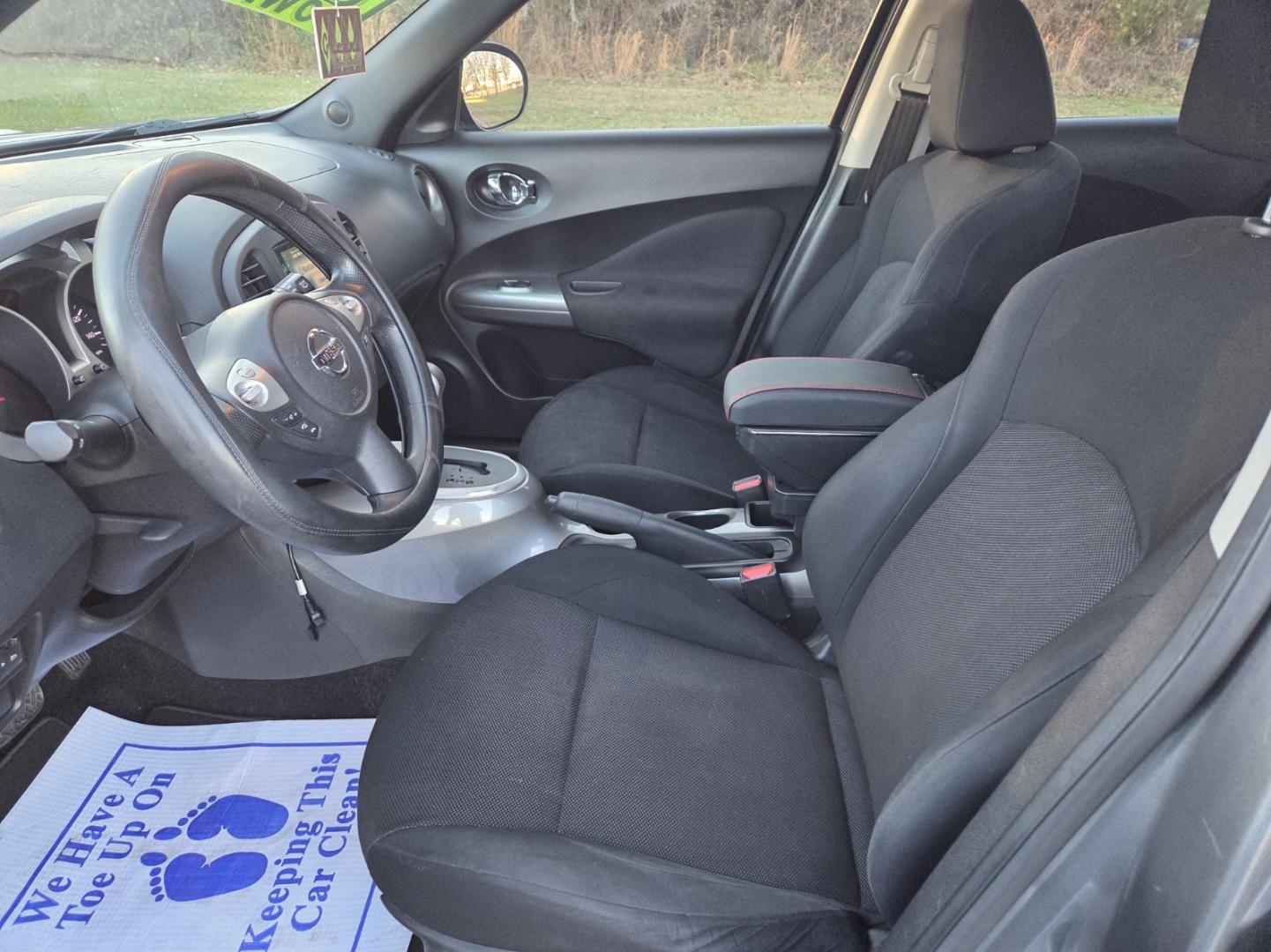 2014 Gray /Black Nissan Juke S FWD (JN8AF5MR3ET) with an 1.6L L4 DOHC 16V engine, Continuously Variable Transmission transmission, located at 1221 Madison St., Shelbyville, TN, 37160, (931) 680-9439, 0.000000, 0.000000 - Photo#5