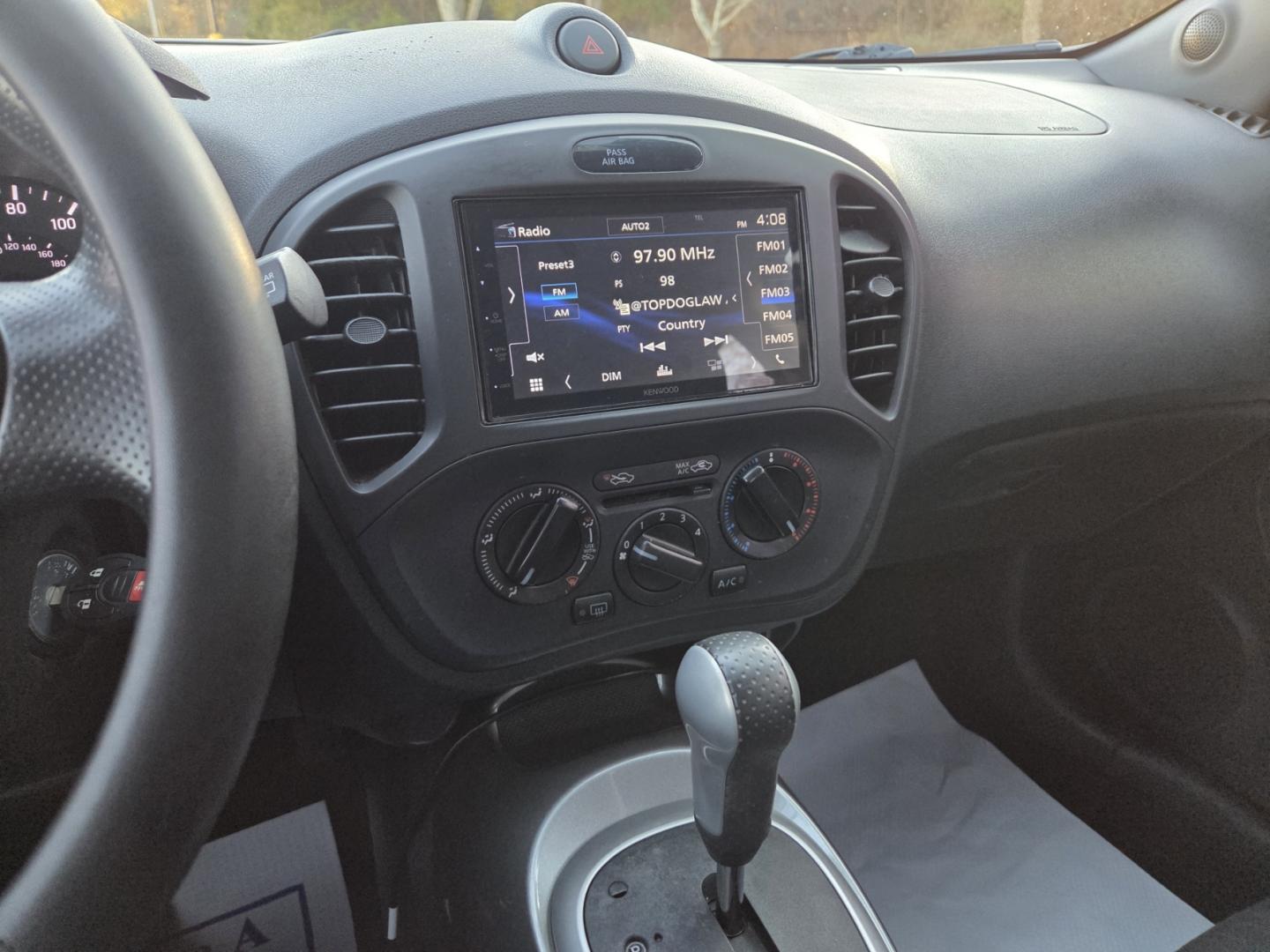 2014 Gray /Black Nissan Juke S FWD (JN8AF5MR3ET) with an 1.6L L4 DOHC 16V engine, Continuously Variable Transmission transmission, located at 1221 Madison St., Shelbyville, TN, 37160, (931) 680-9439, 0.000000, 0.000000 - Photo#6