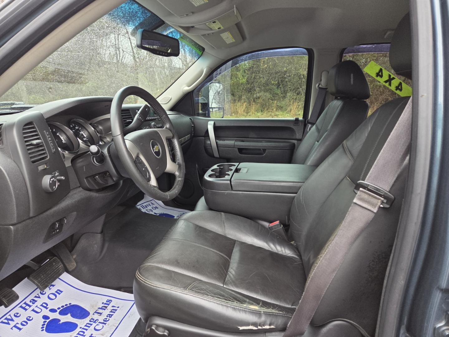 2014 Blue /Black Chevrolet Silverado 2500HD LT Crew Cab 4WD (1GC1KXC86EF) with an 6.6L V8 OHV 32V TURBO DIESEL engine, 6-Speed Automatic transmission, located at 1221 Madison St., Shelbyville, TN, 37160, (931) 680-9439, 0.000000, 0.000000 - Photo#5